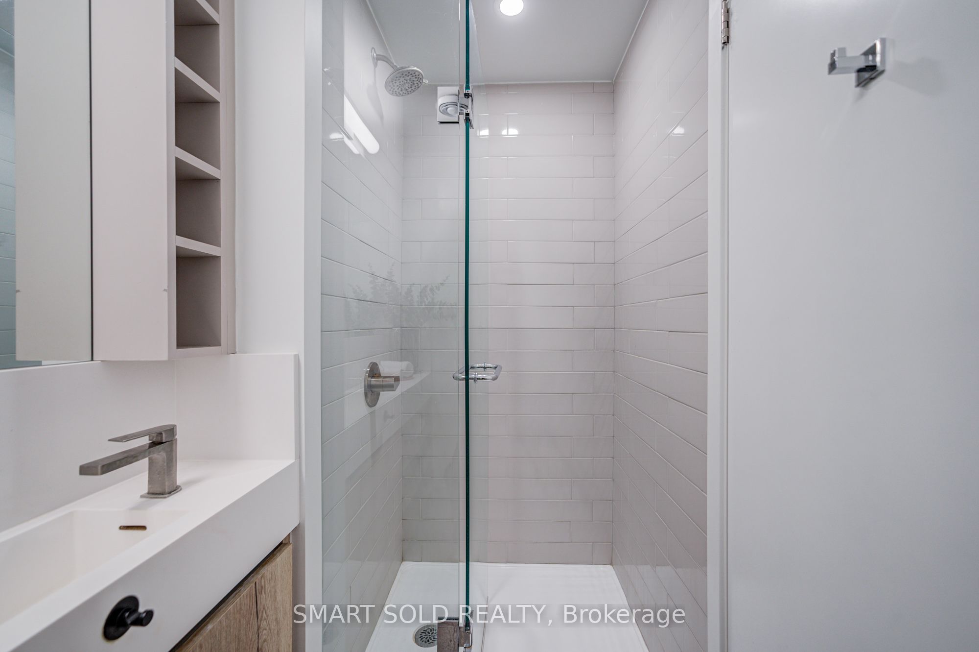 319 Jarvis Street 907 Property Photo 29