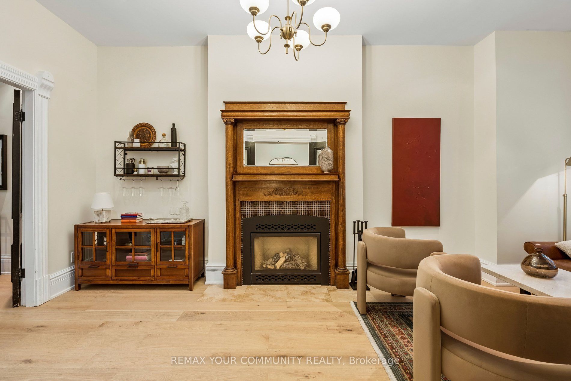 21 Laurier Avenue E Property Photo 6