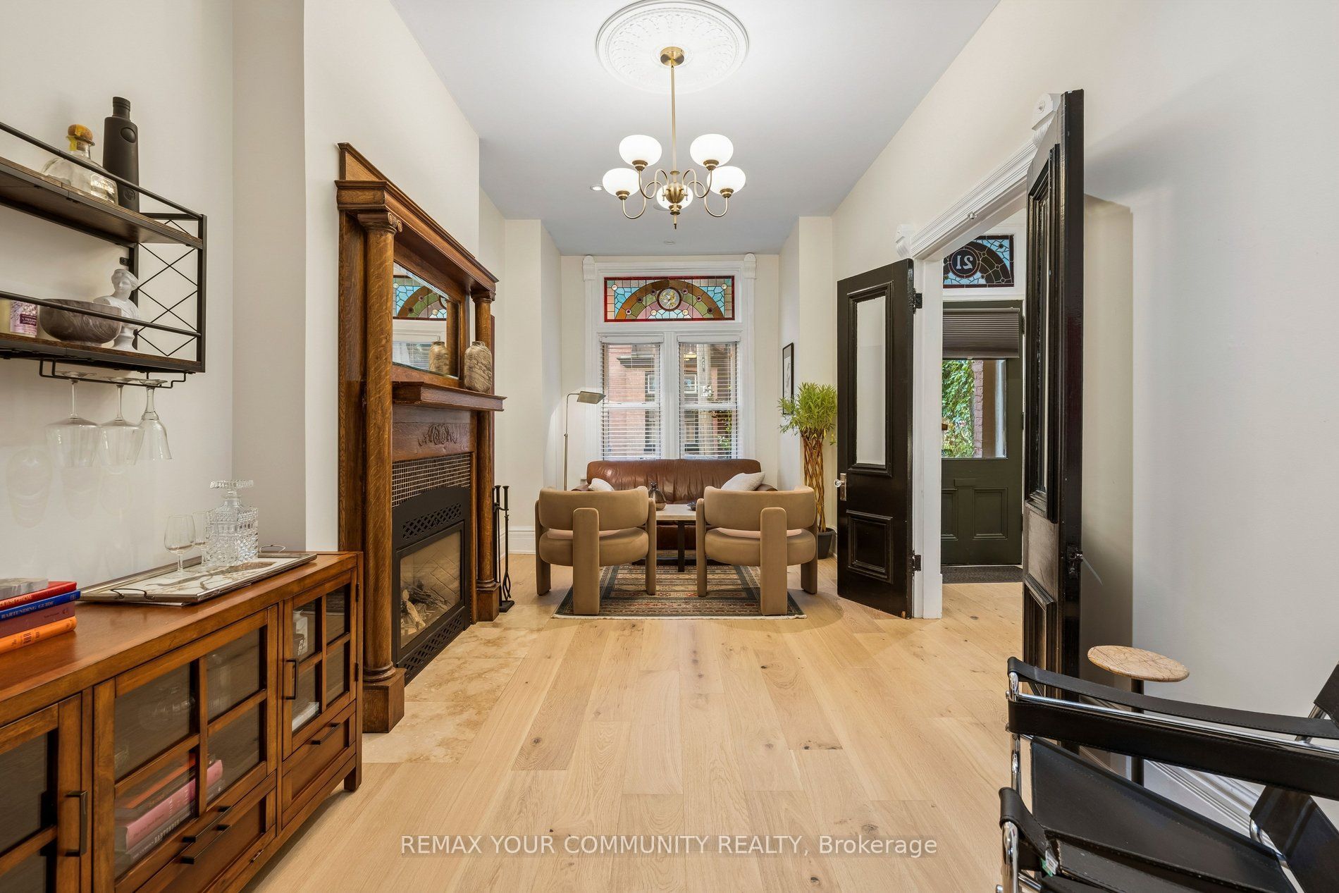 21 Laurier Avenue E Property Photo 8