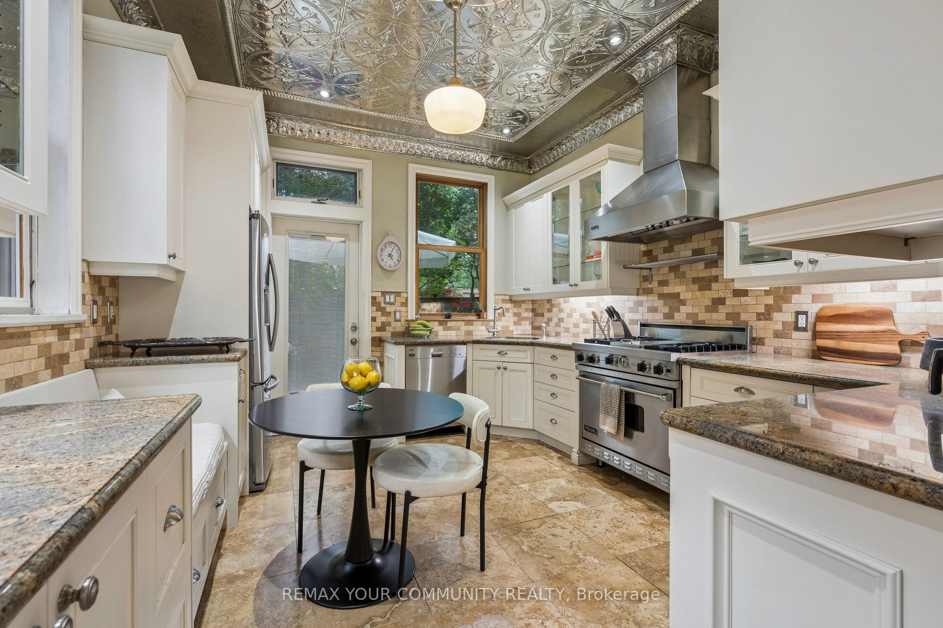 21 Laurier Avenue E Property Photo 13