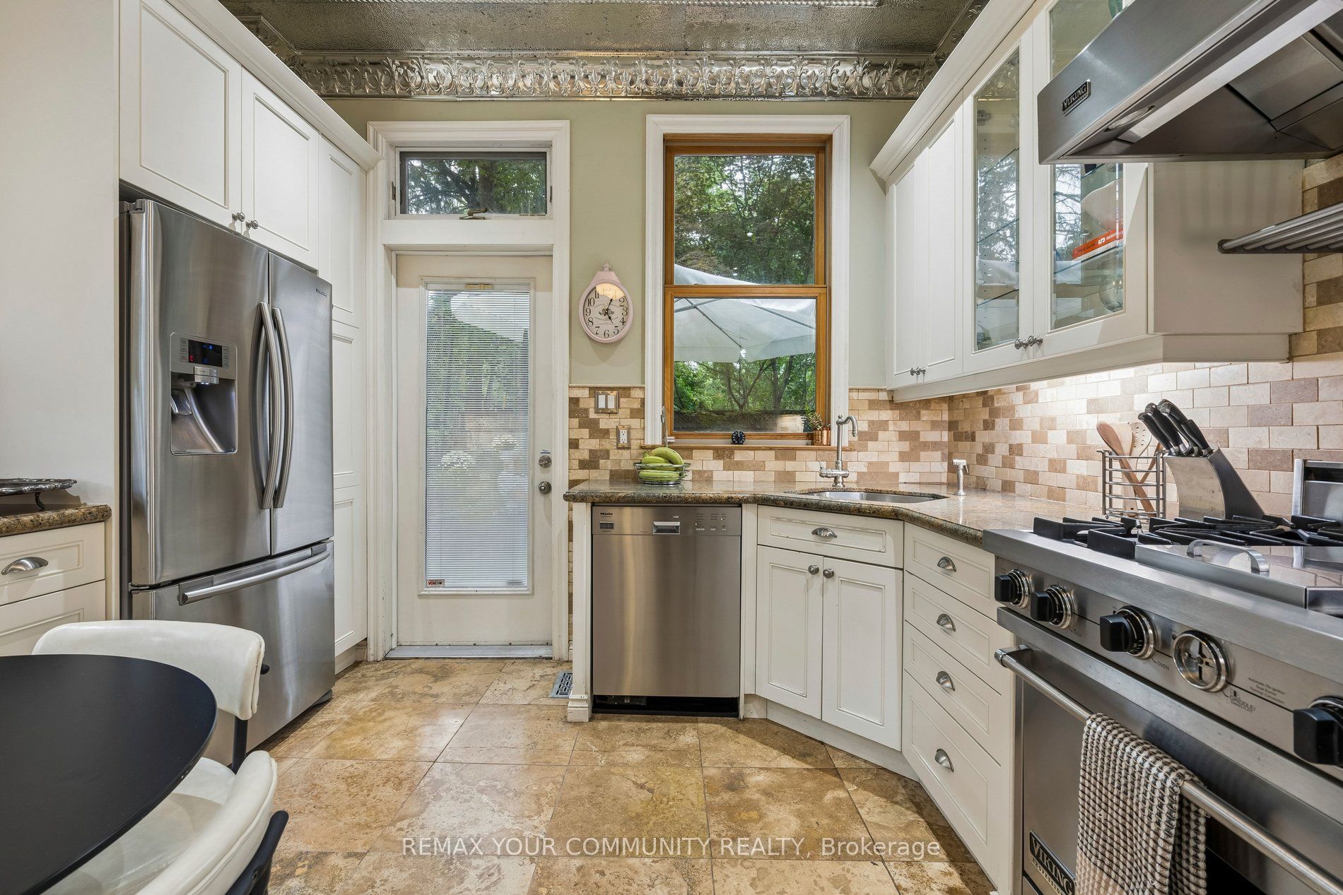 21 Laurier Avenue E Property Photo 14