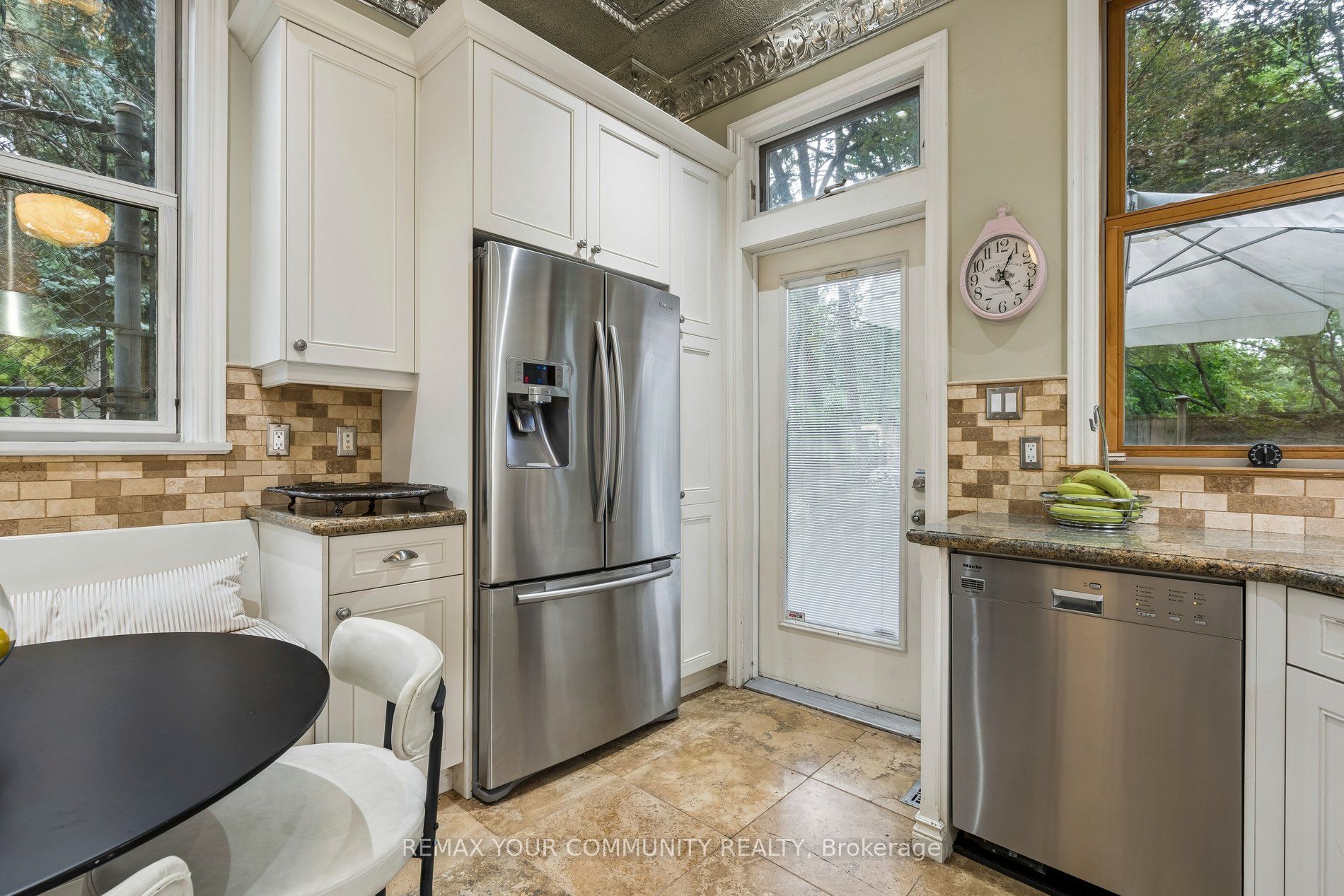 21 Laurier Avenue E Property Photo 15