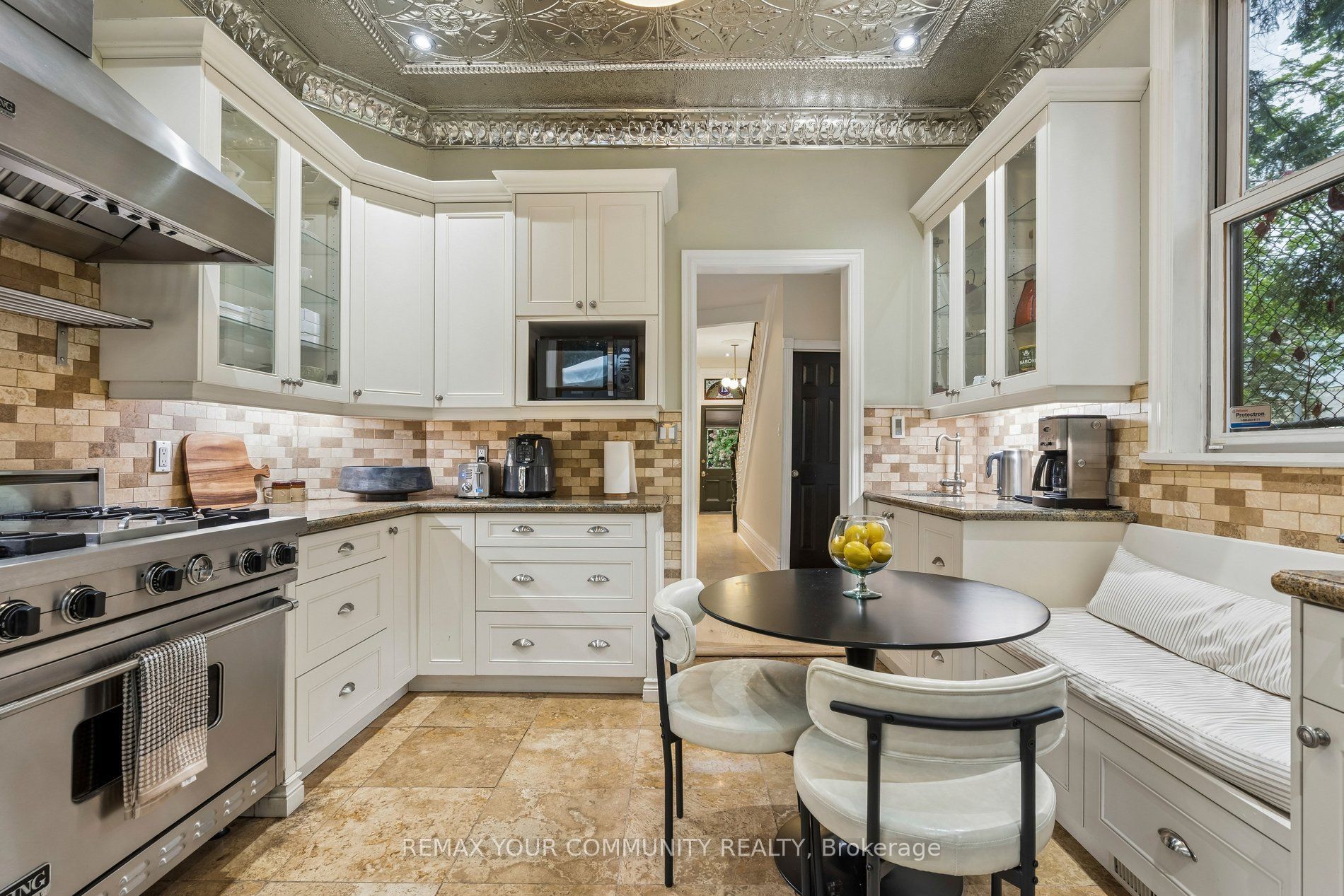21 Laurier Avenue E Property Photo 16