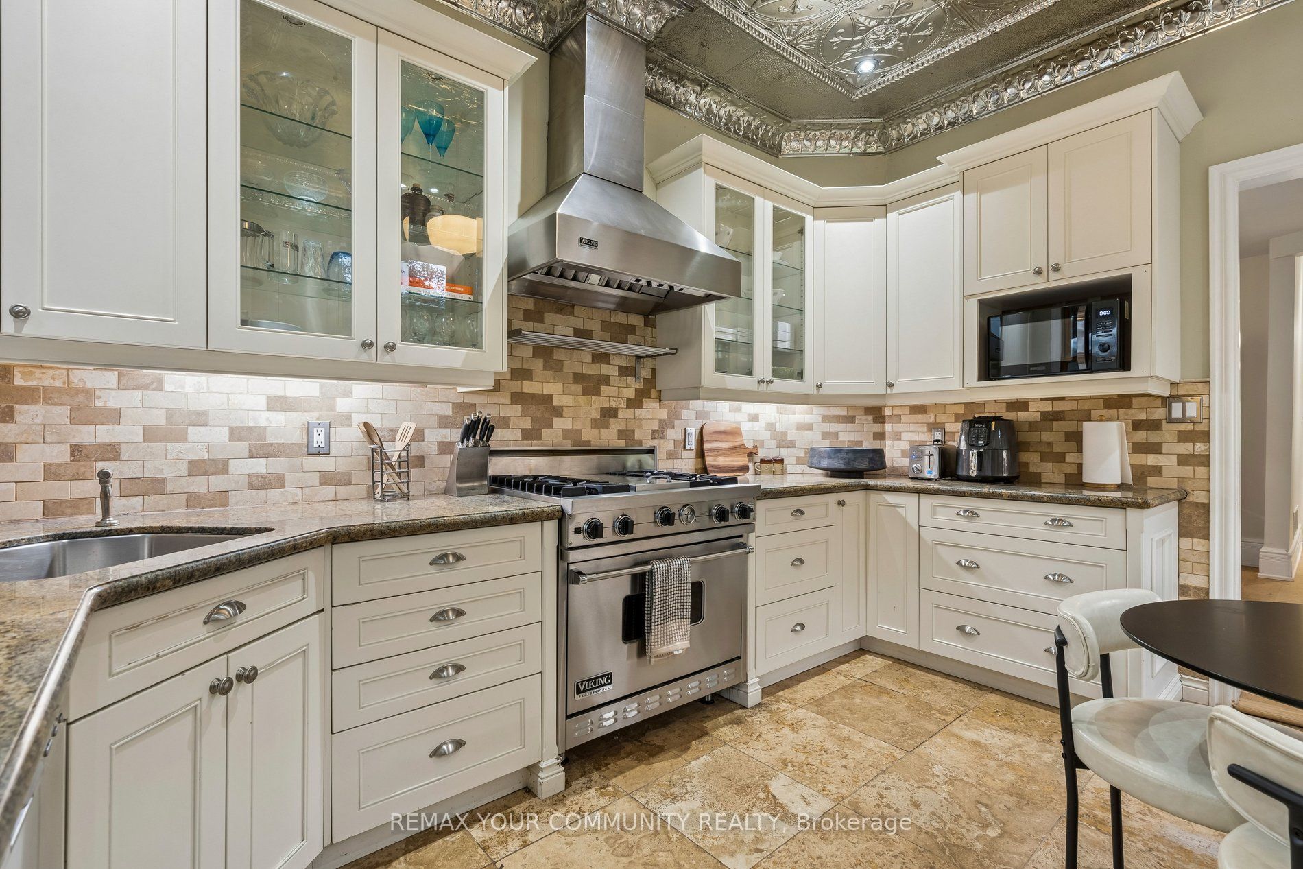 21 Laurier Avenue E Property Photo 17