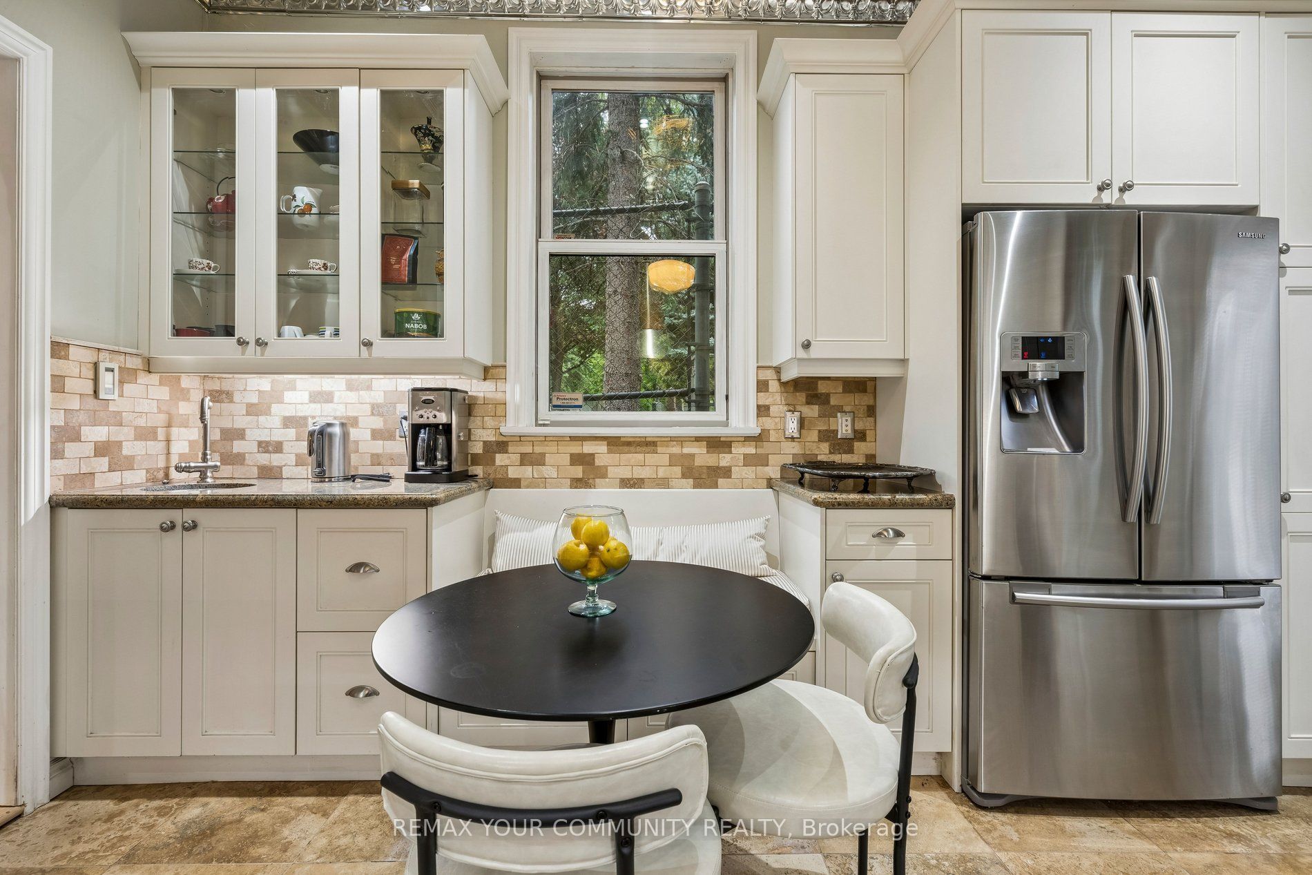 21 Laurier Avenue E Property Photo 18