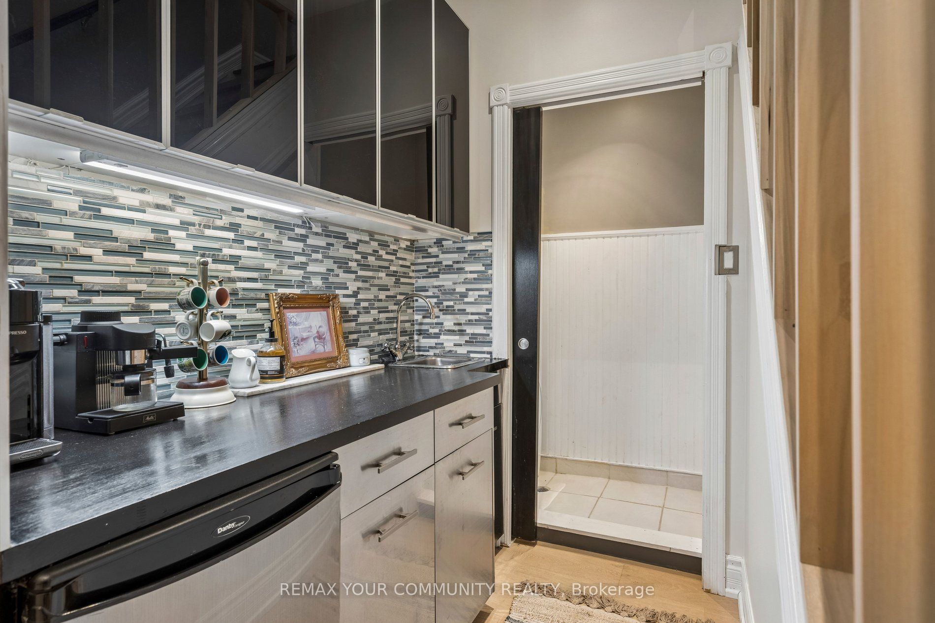 21 Laurier Avenue E Property Photo 28