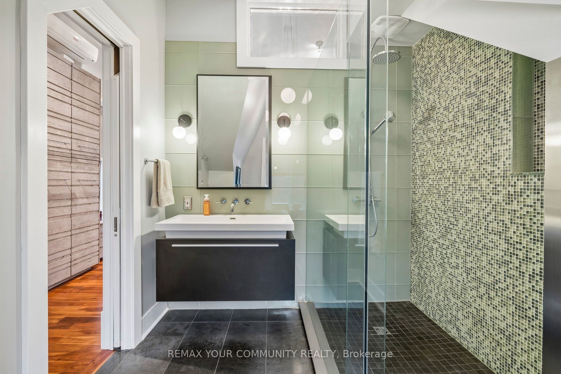 21 Laurier Avenue E Property Photo 38