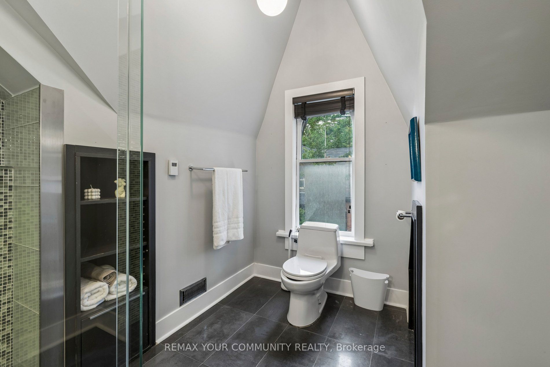 21 Laurier Avenue E Property Photo 39