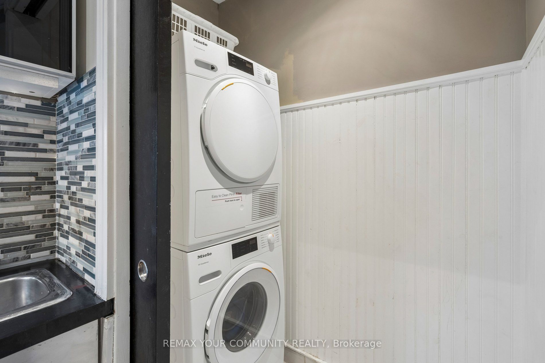 21 Laurier Avenue E Property Photo 40