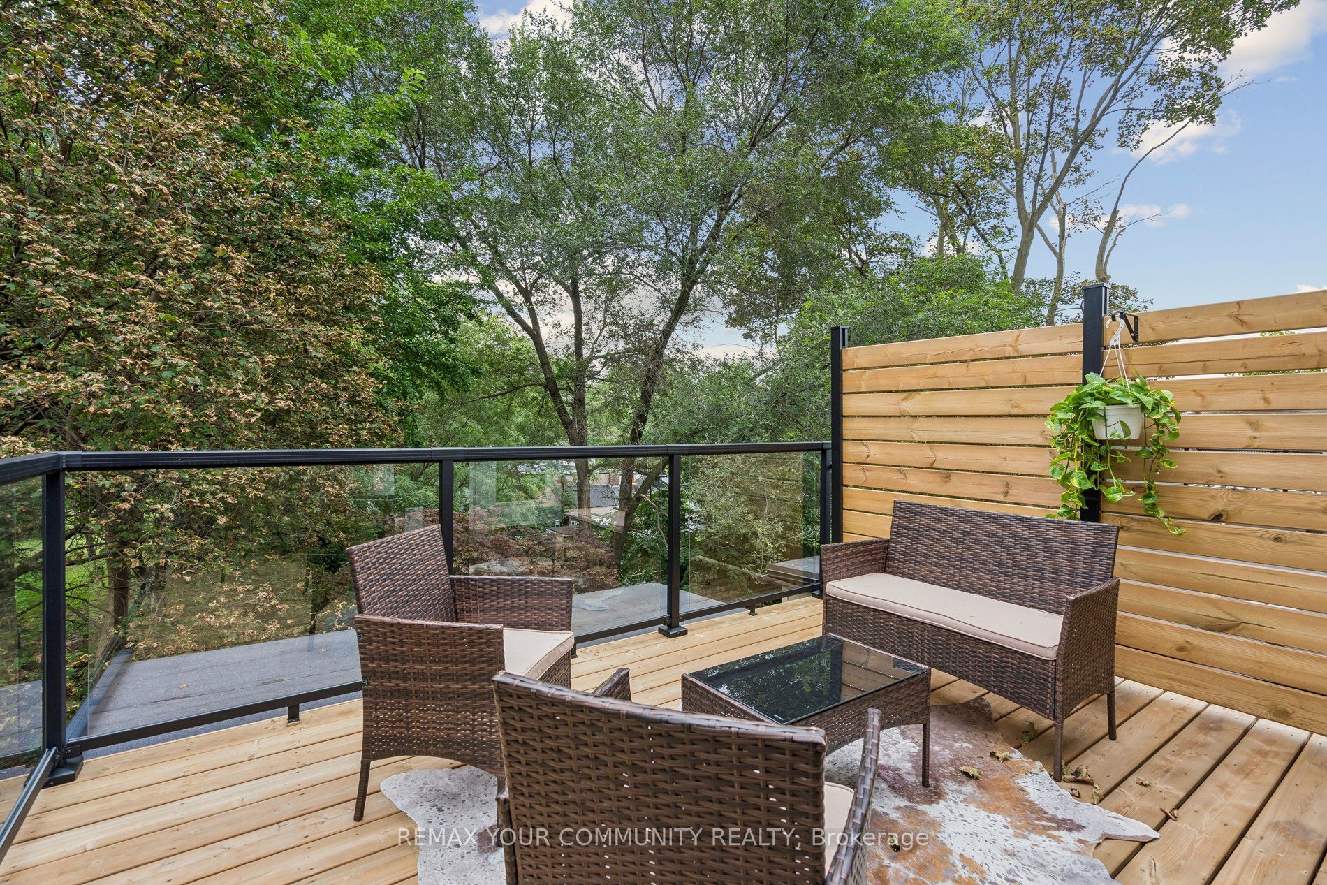 21 Laurier Avenue E Property Photo 44