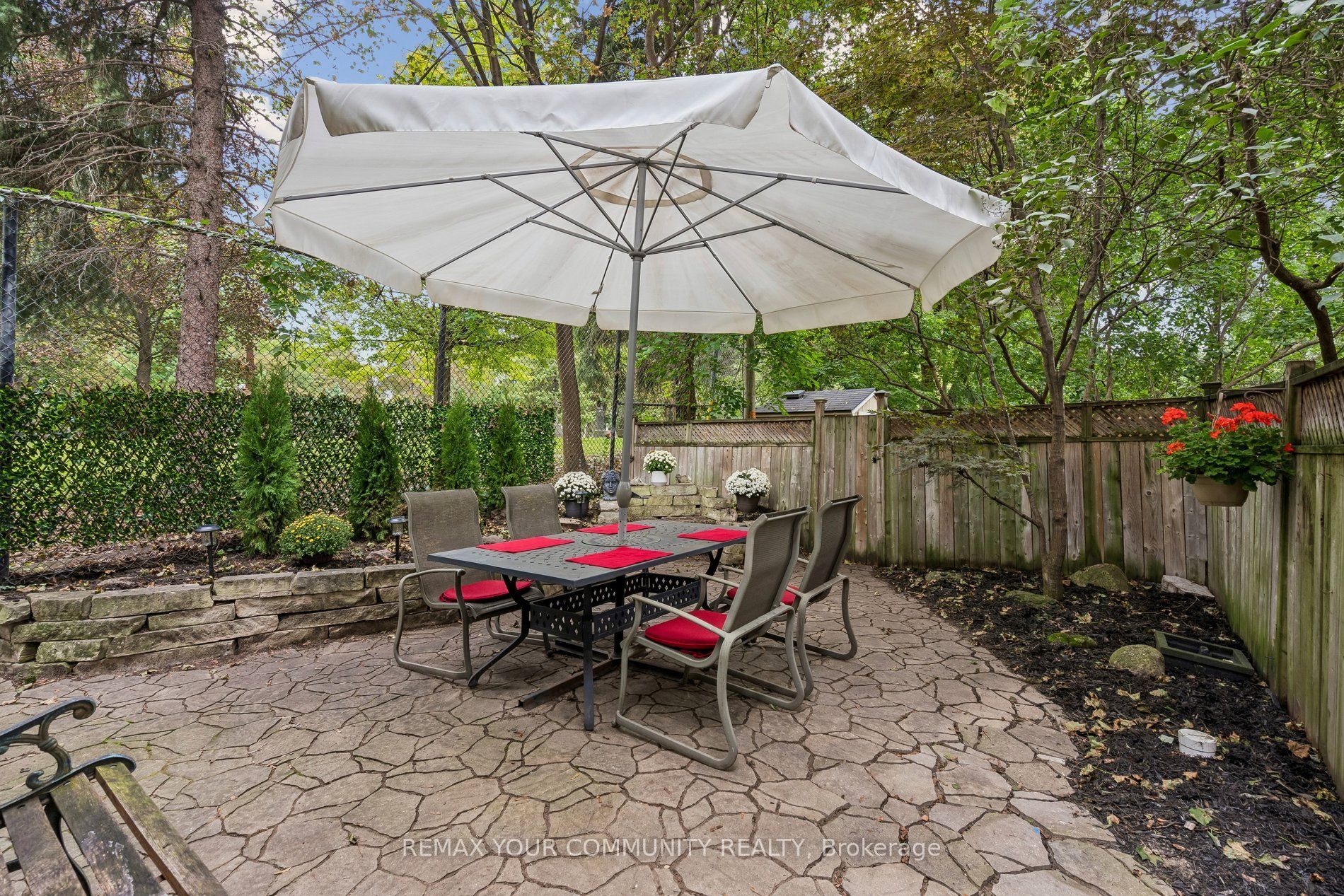 21 Laurier Avenue E Property Photo 46