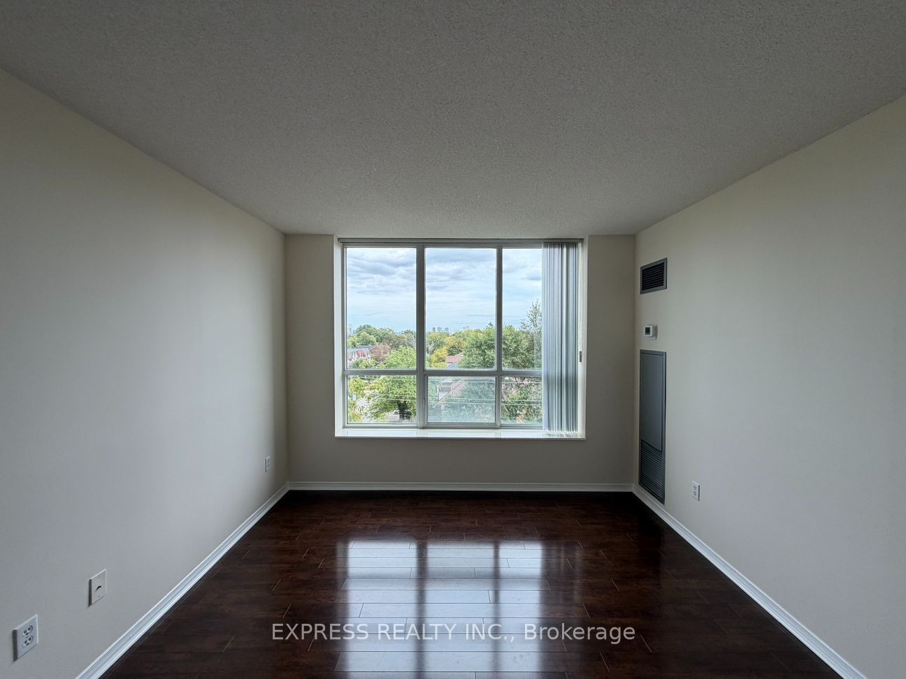 39 Pemberton Avenue 607 Property Photo 6