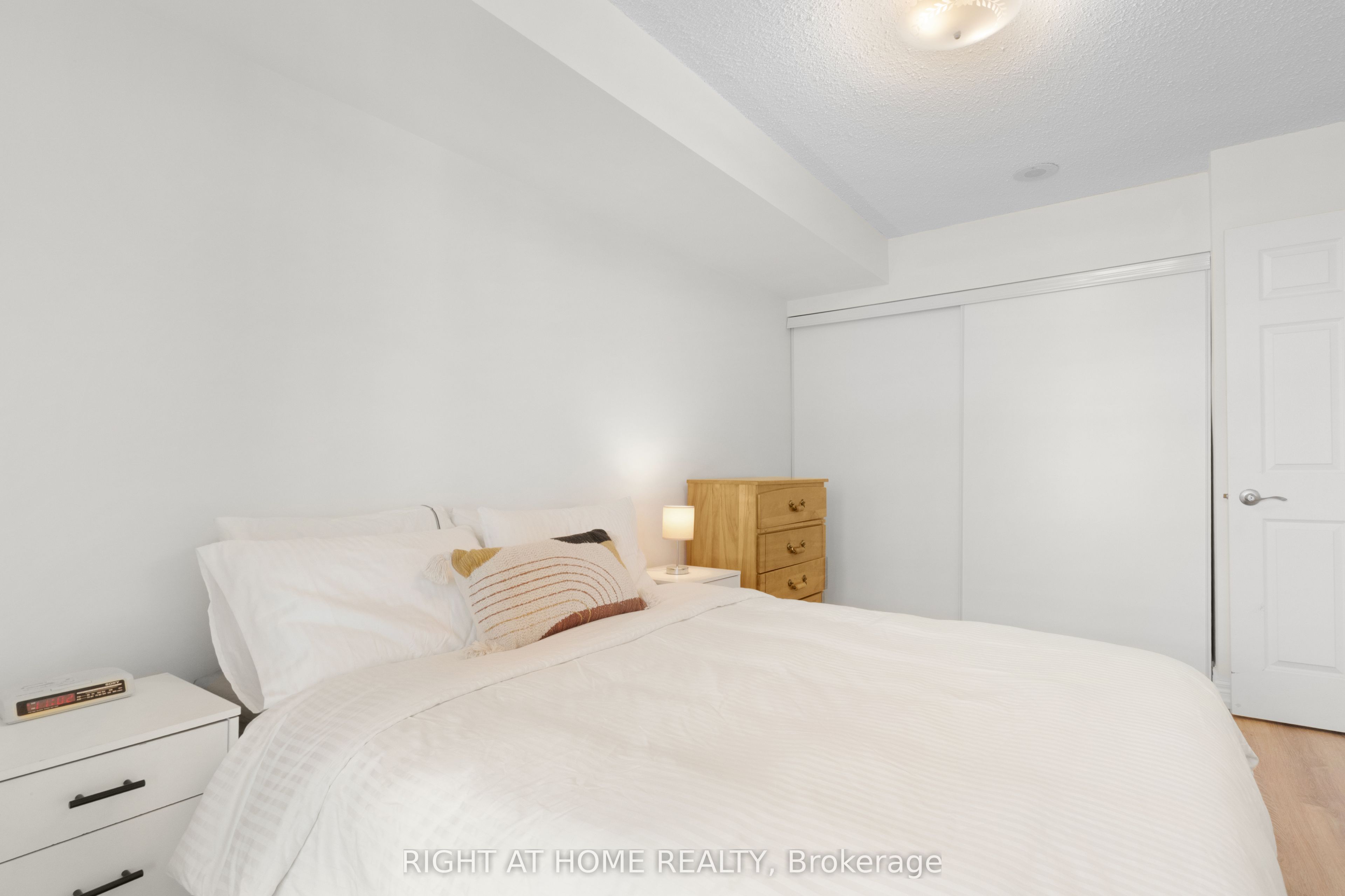 18 Parkview Avenue 1602 Property Photo 7
