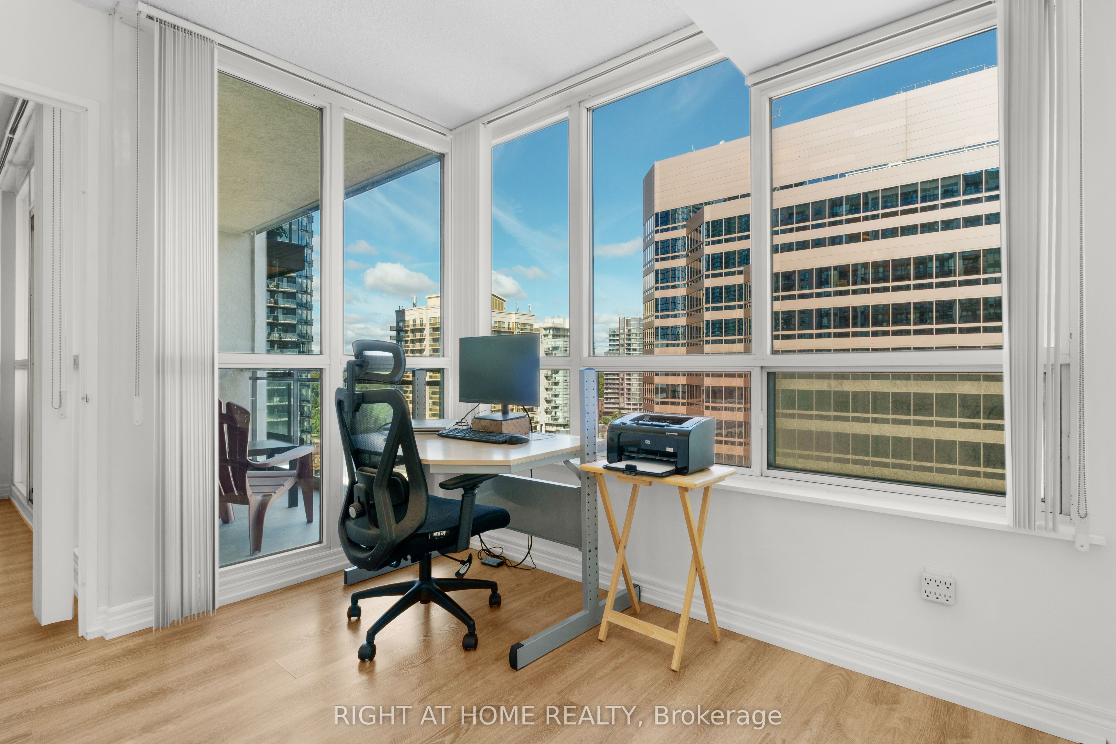 18 Parkview Avenue 1602 Property Photo 8
