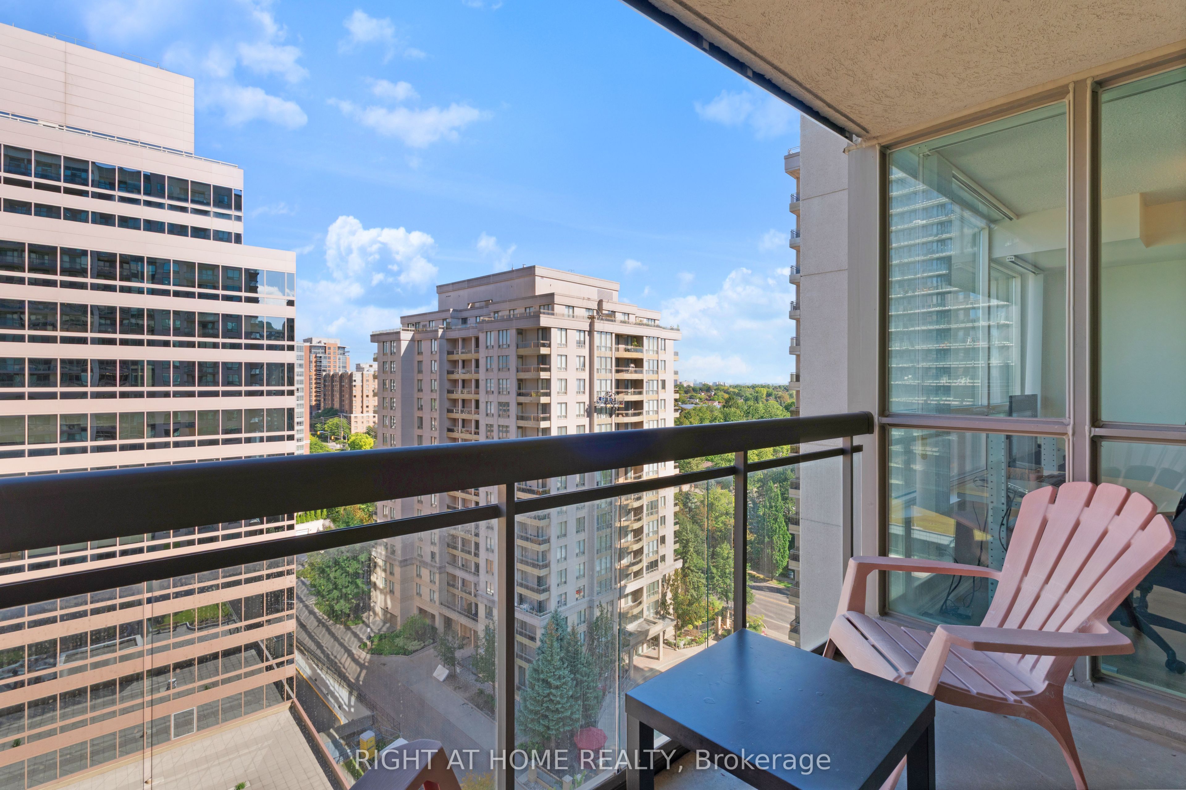 18 Parkview Avenue 1602 Property Photo 11