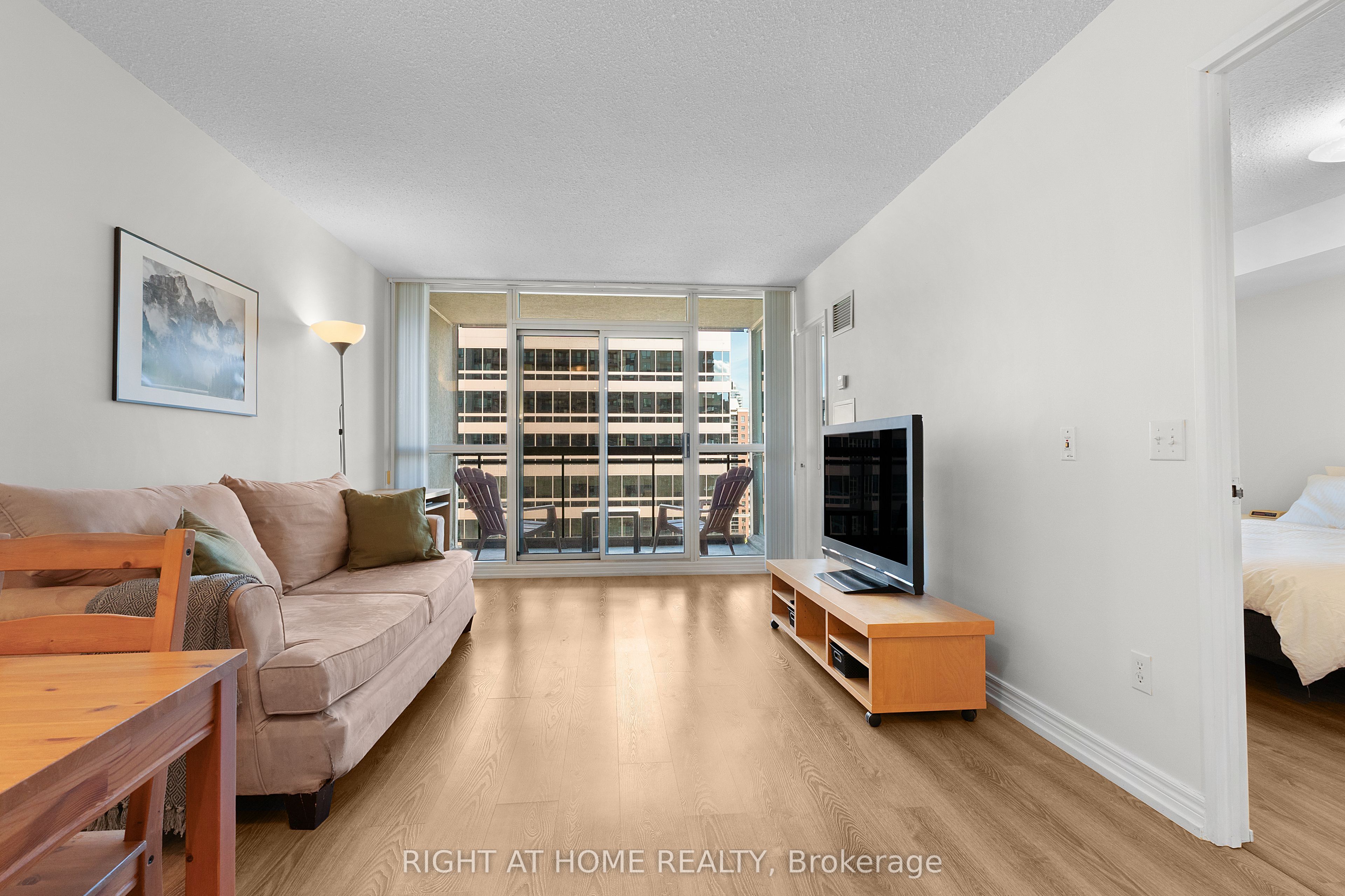 18 Parkview Avenue 1602 Property Photo 13