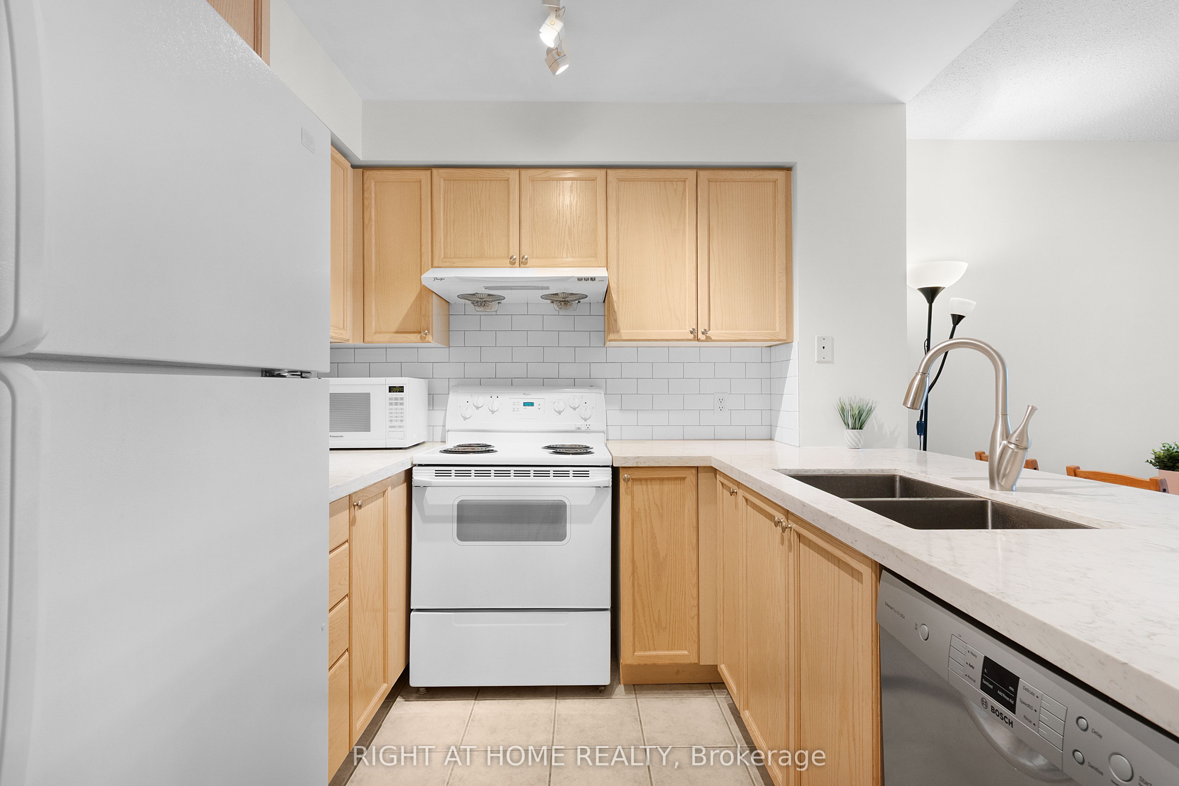 18 Parkview Avenue 1602 Property Photo 14