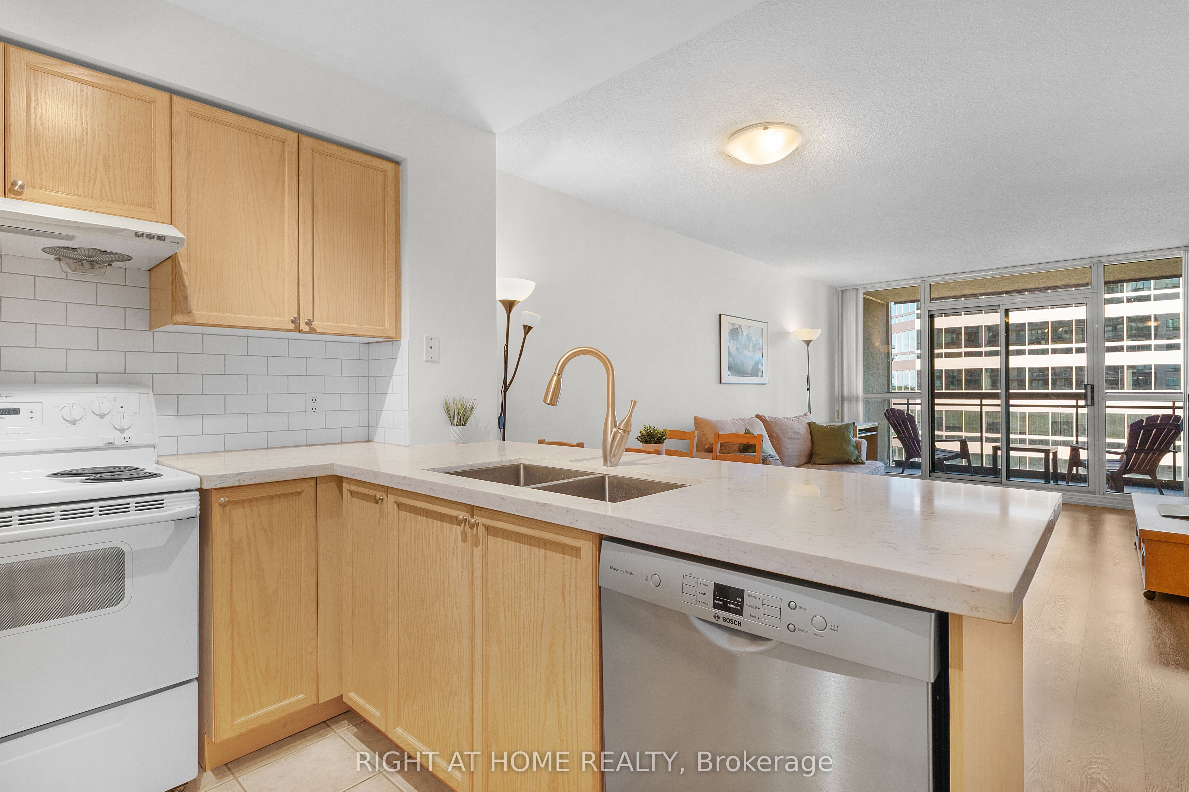 18 Parkview Avenue 1602 Property Photo 15