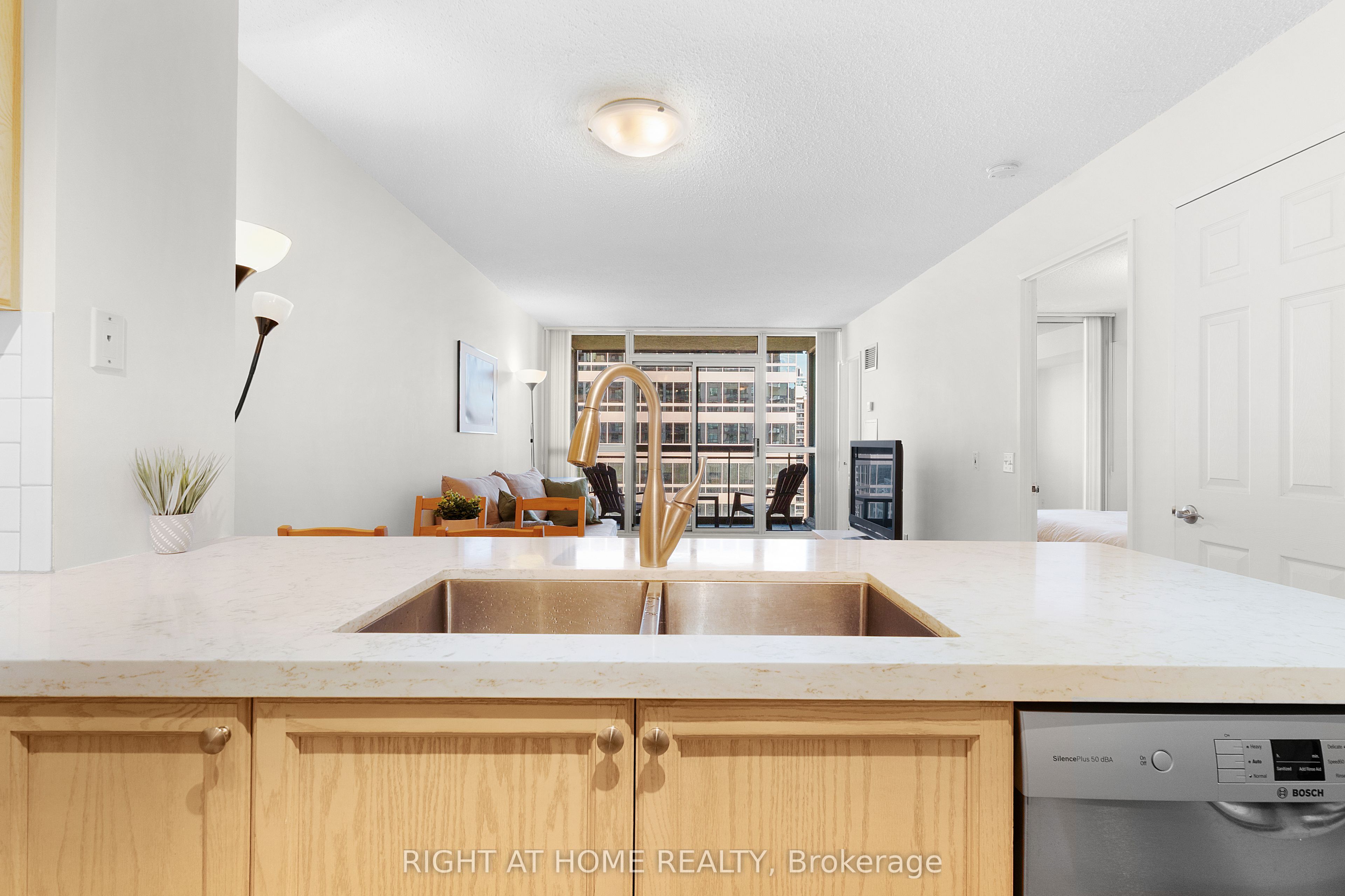 18 Parkview Avenue 1602 Property Photo 16