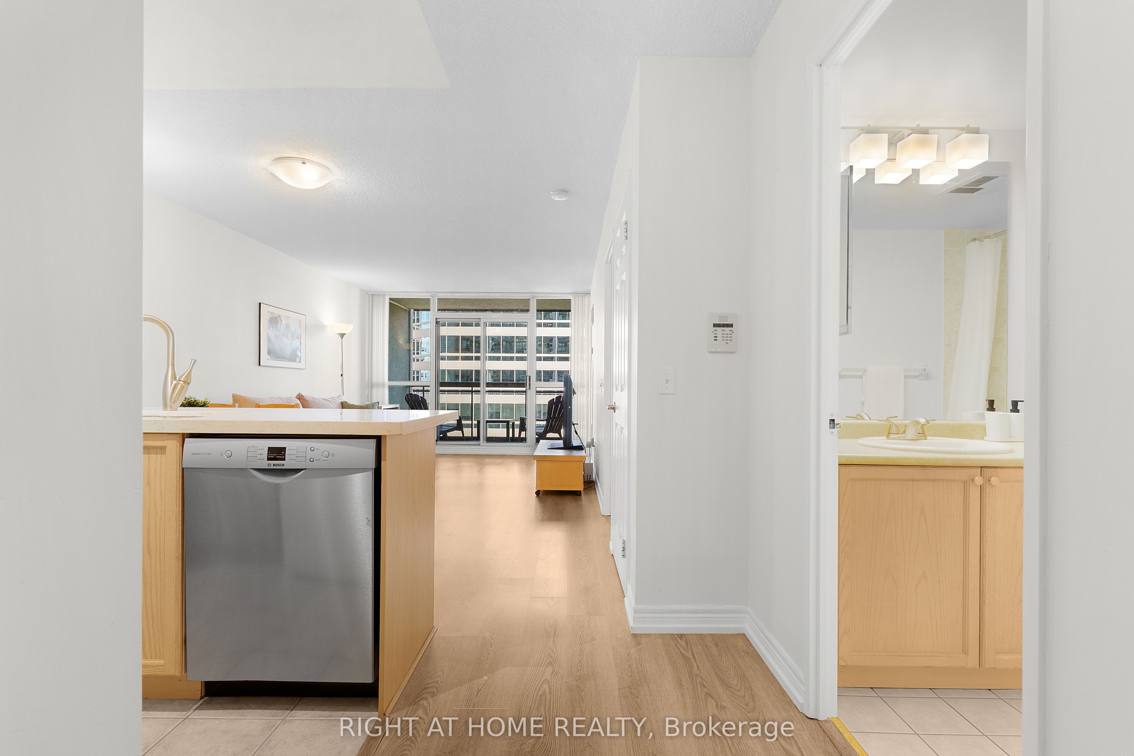 18 Parkview Avenue 1602 Property Photo 17