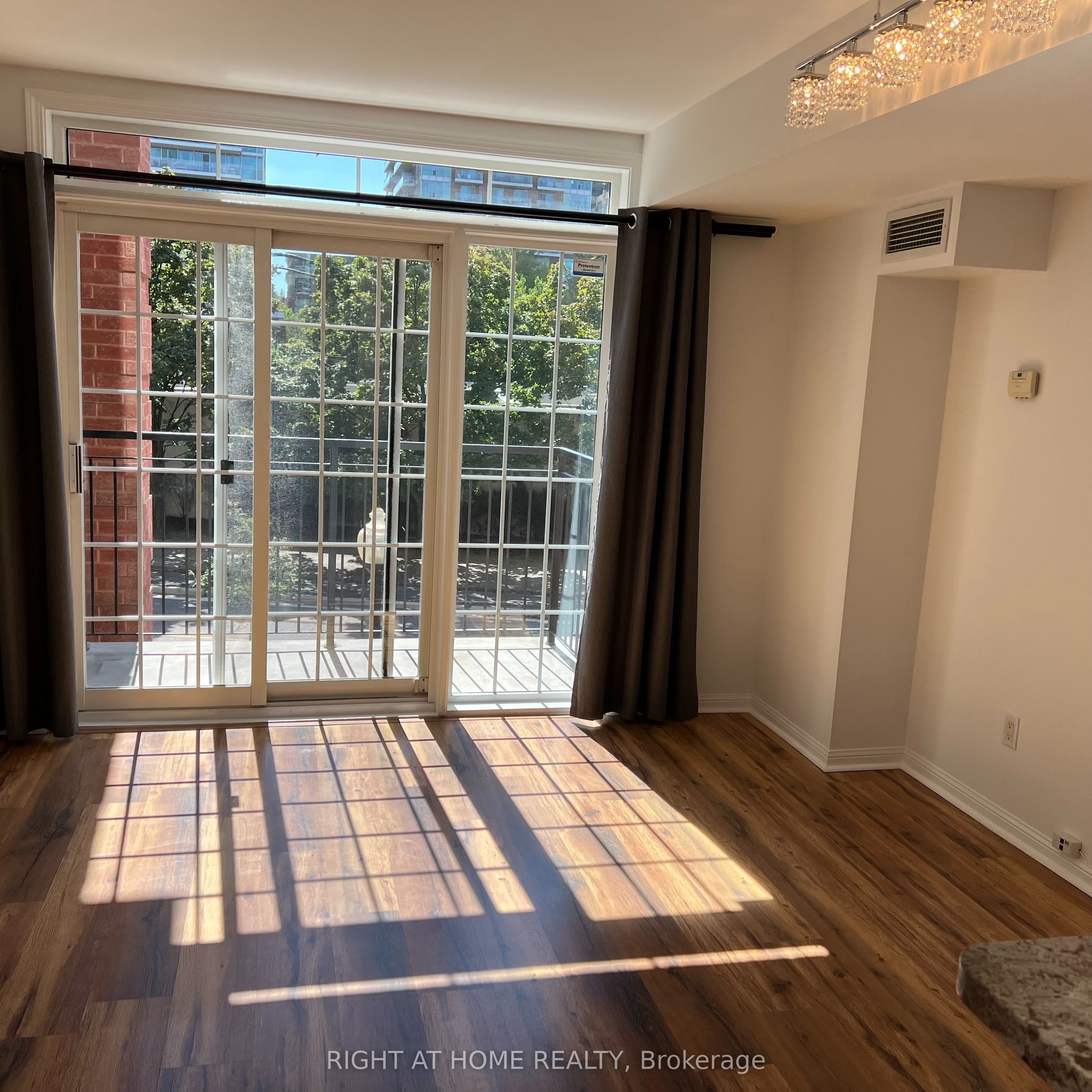 64 Douro Street 255 Property Photo 3