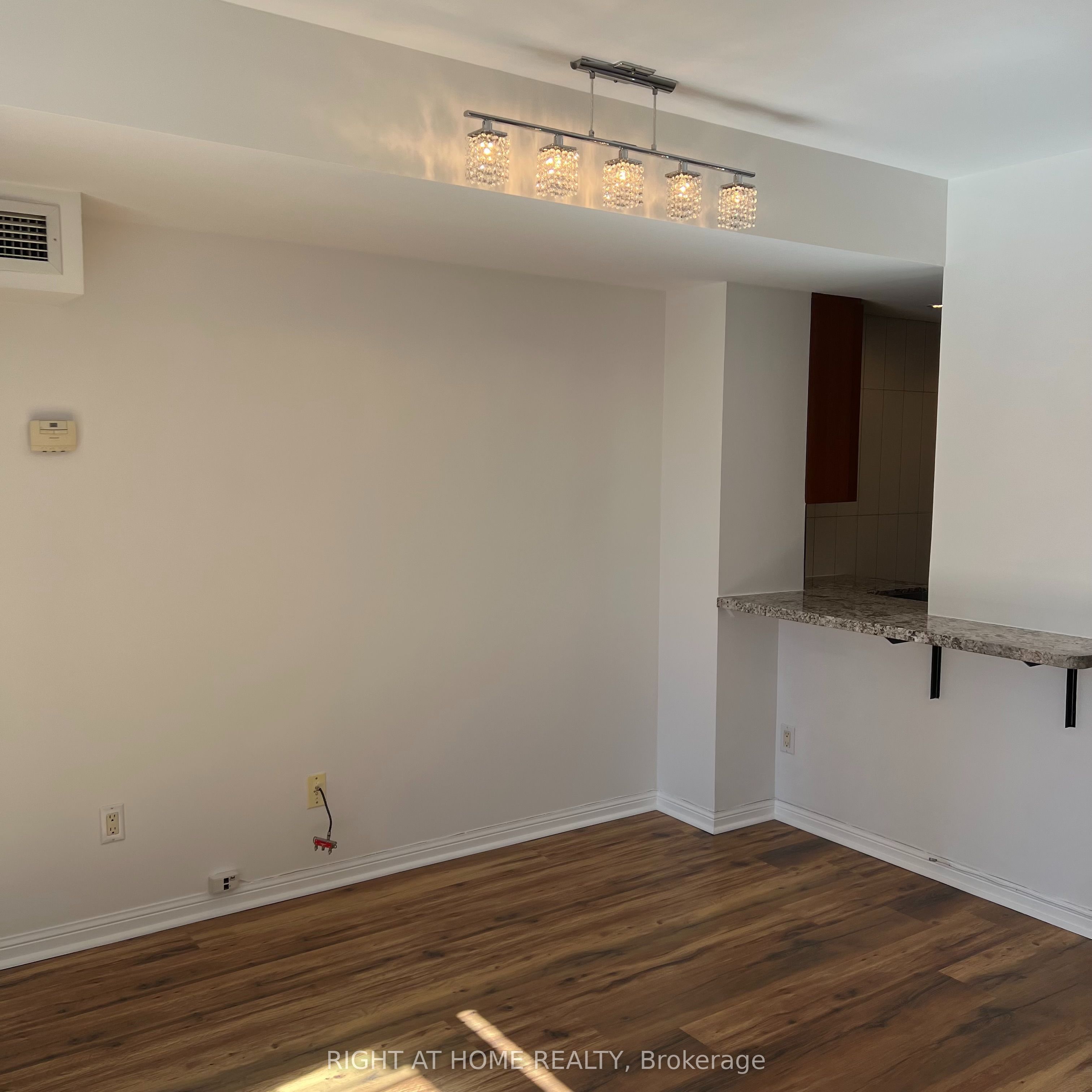 64 Douro Street 255 Property Photo 4