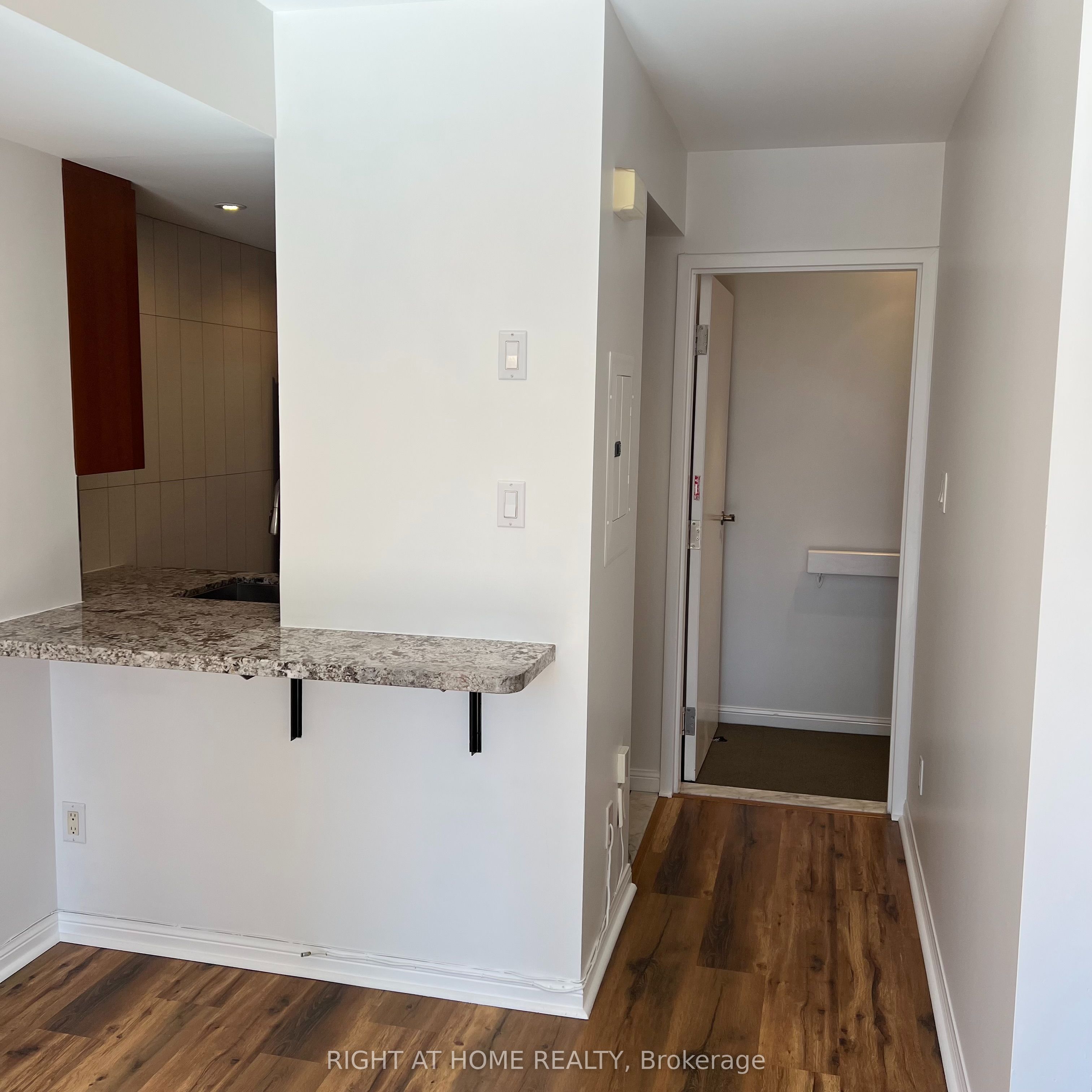 64 Douro Street 255 Property Photo 5