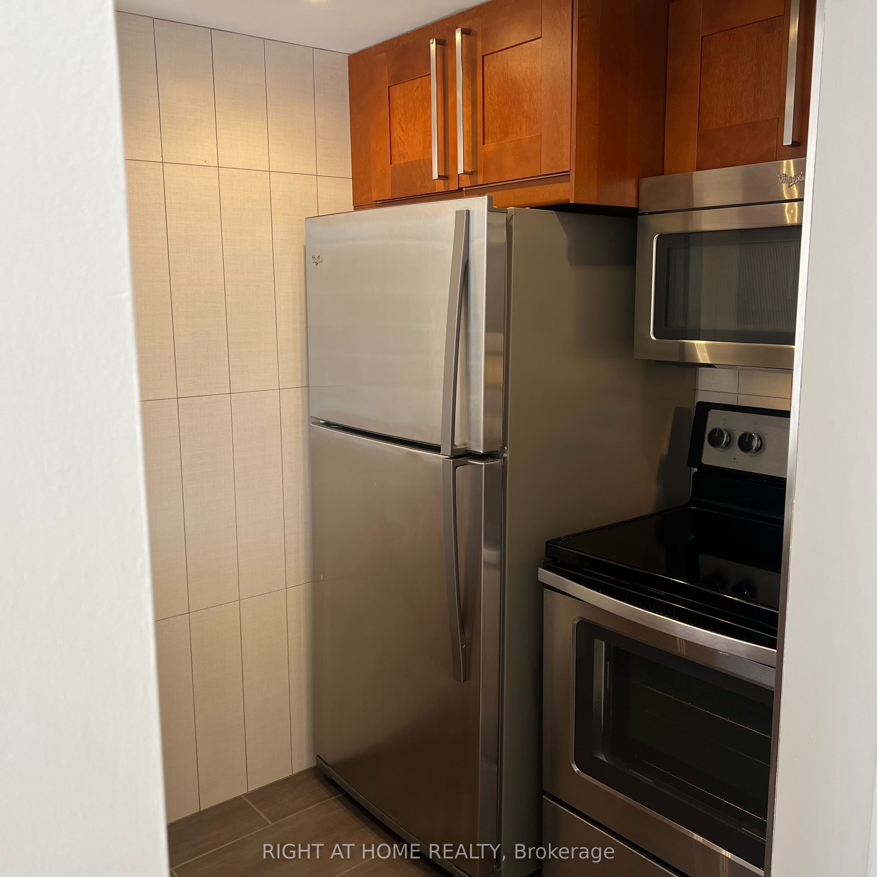 64 Douro Street 255 Property Photo 6