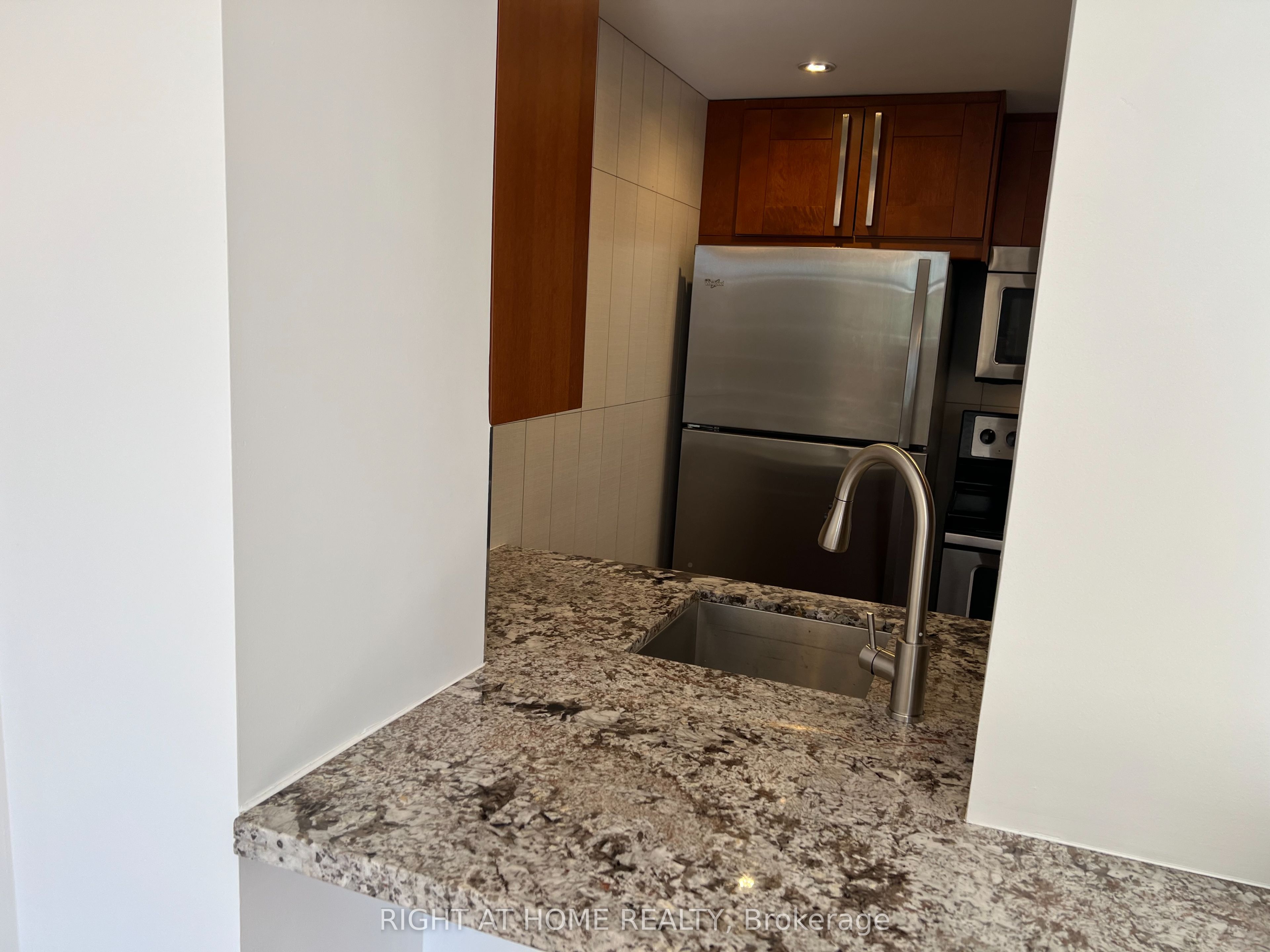 64 Douro Street 255 Property Photo 8
