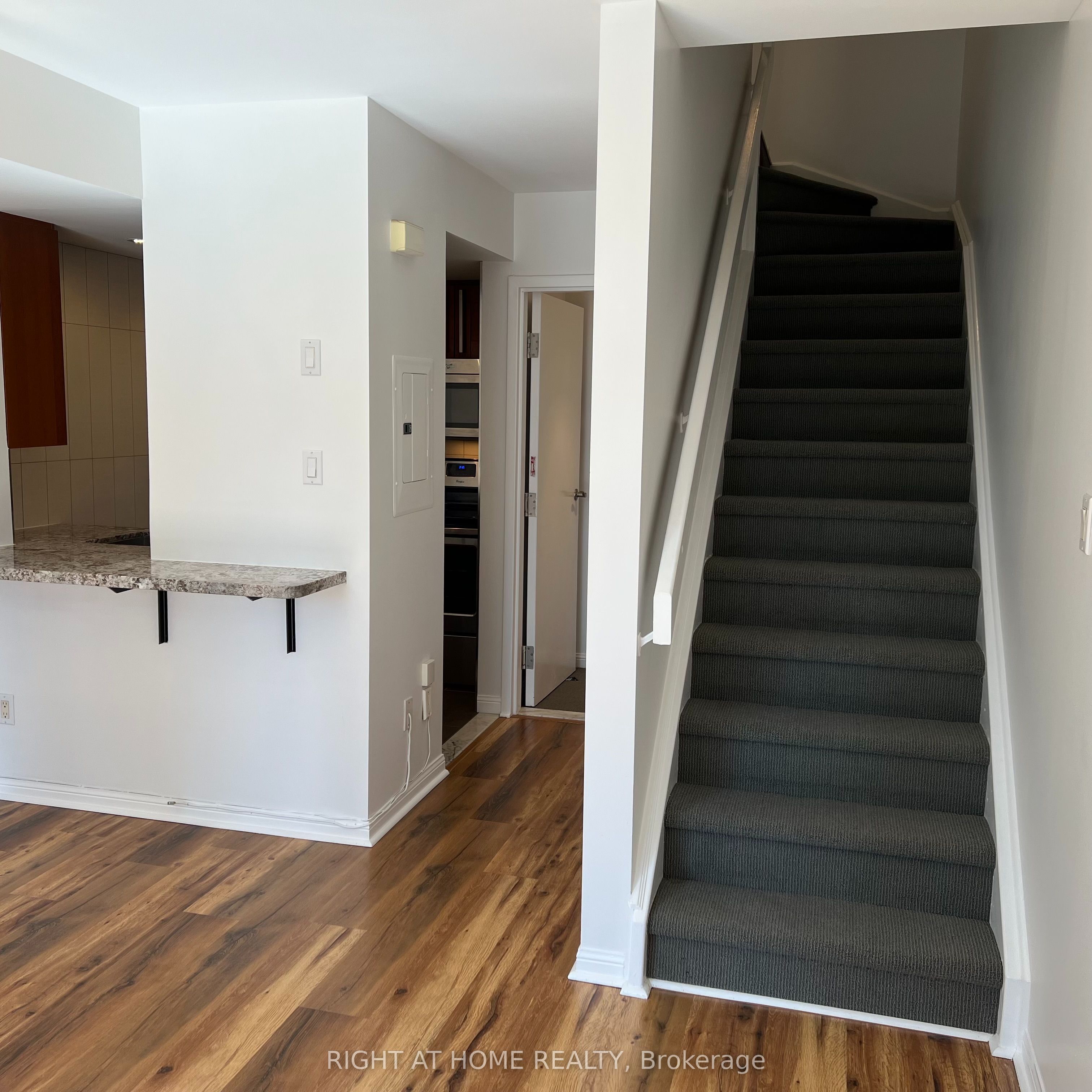 64 Douro Street 255 Property Photo 10