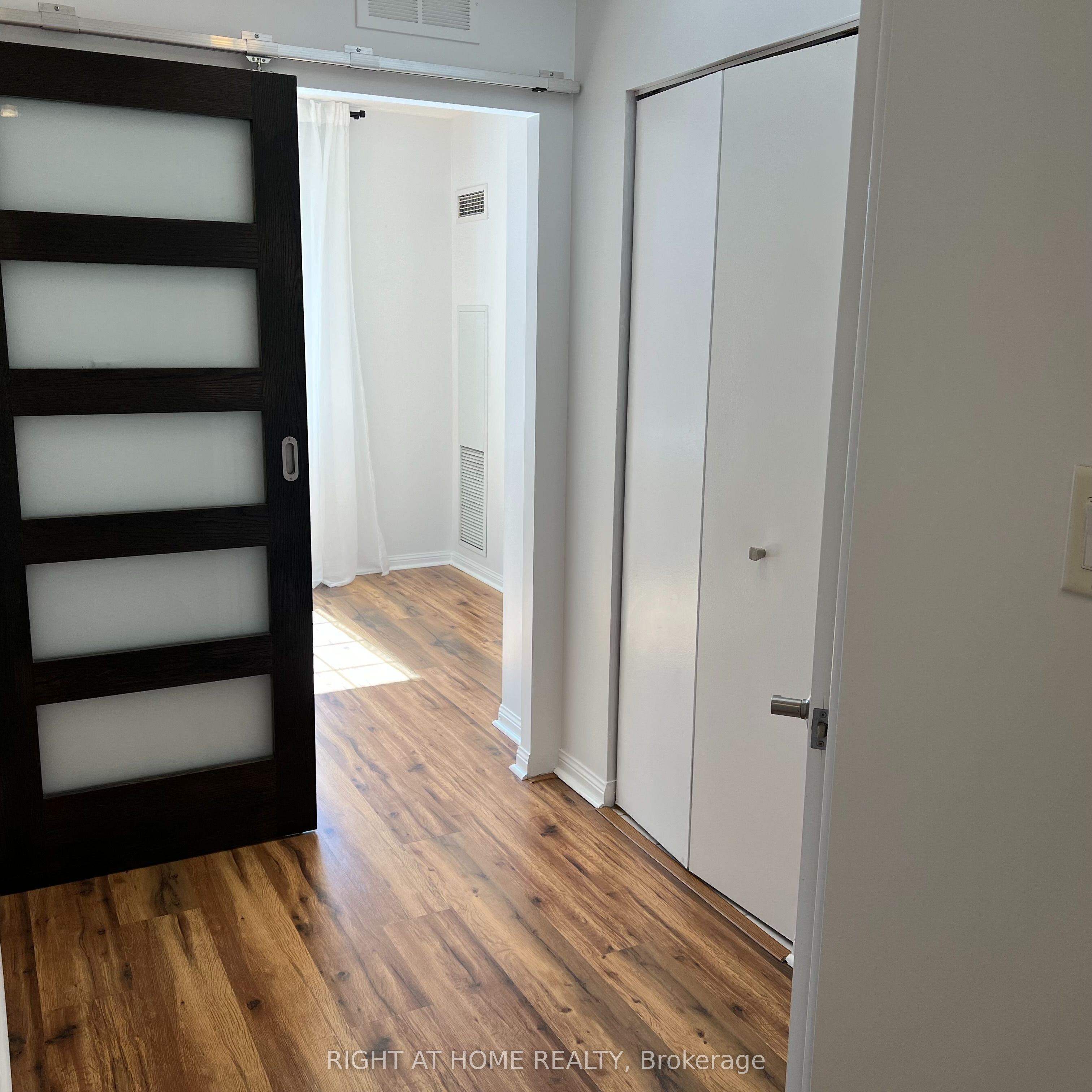 64 Douro Street 255 Property Photo 11