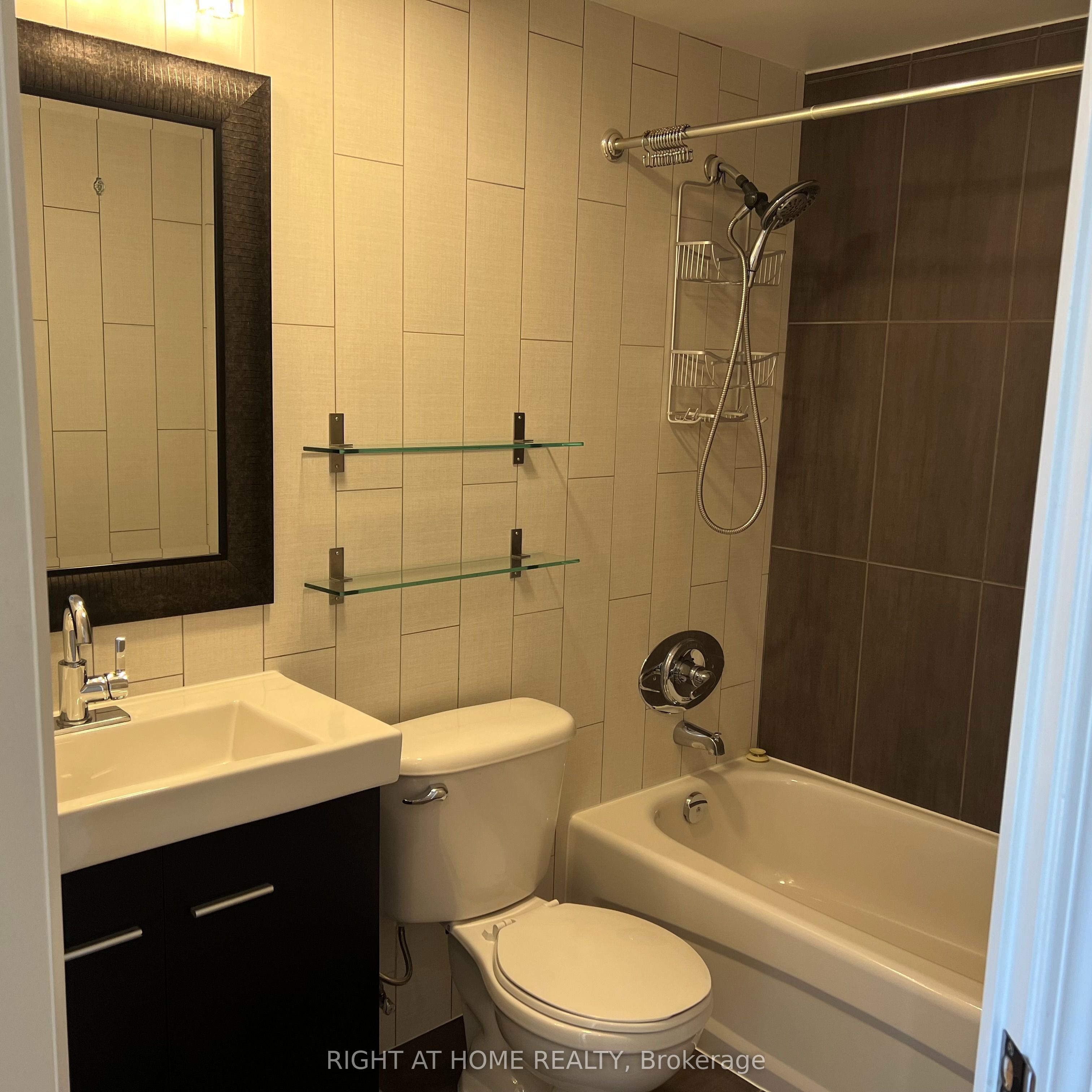64 Douro Street 255 Property Photo 13
