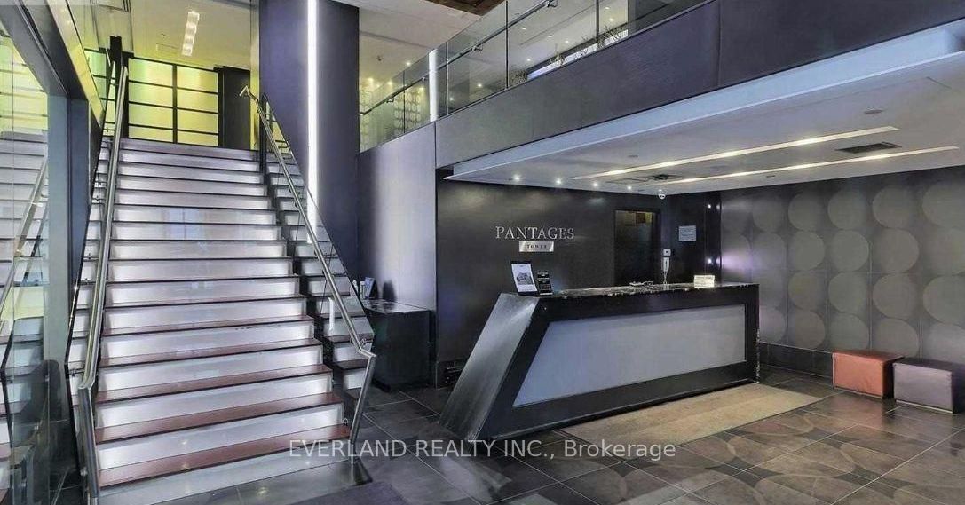 210 Victoria Street 907 Property Photo 2