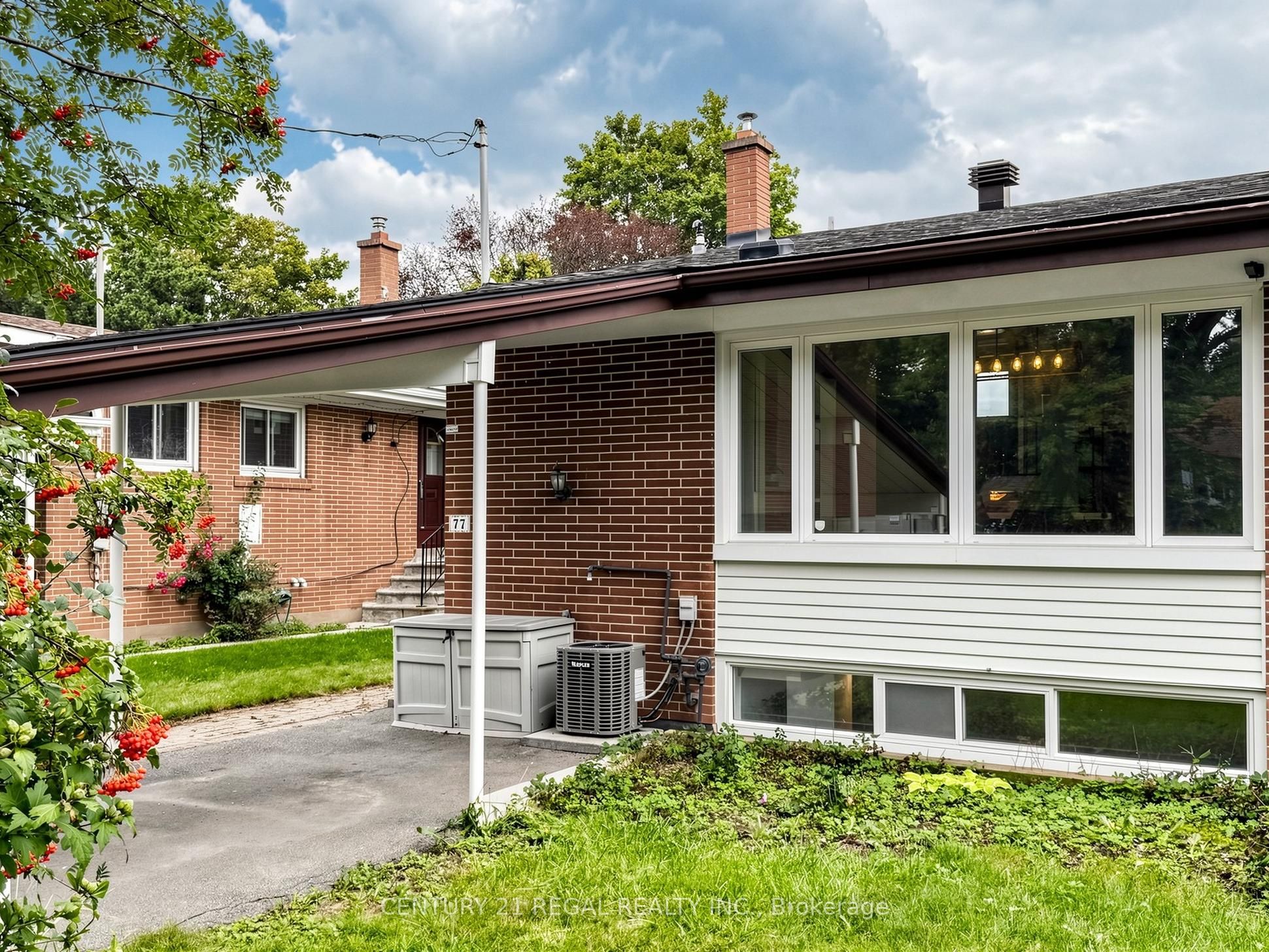 77 Billington Crescent Property Photo 2