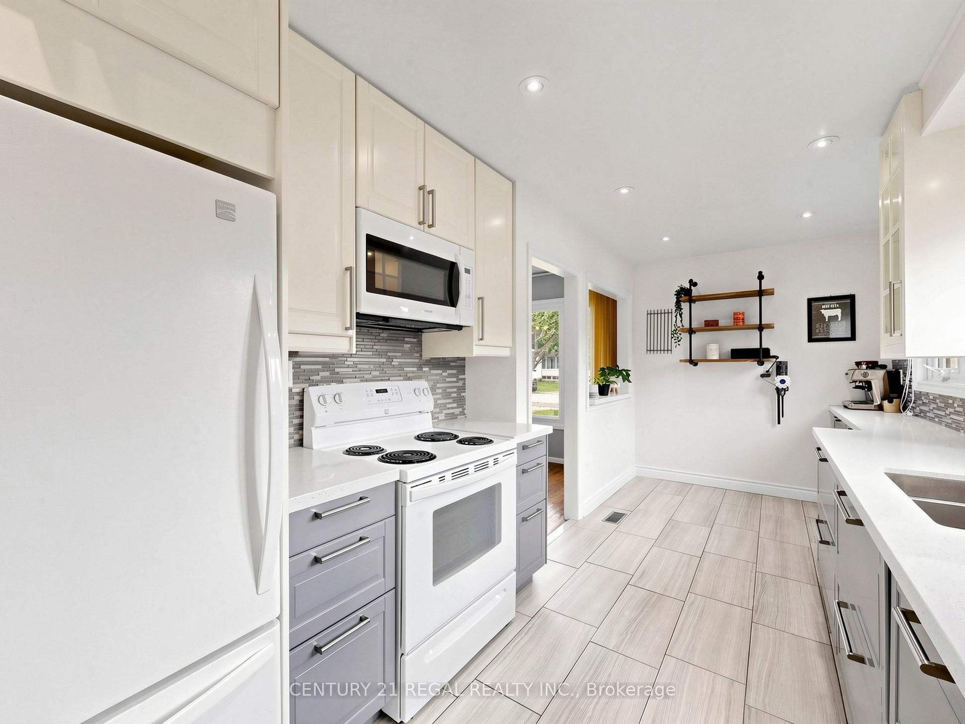 77 Billington Crescent Property Photo 7