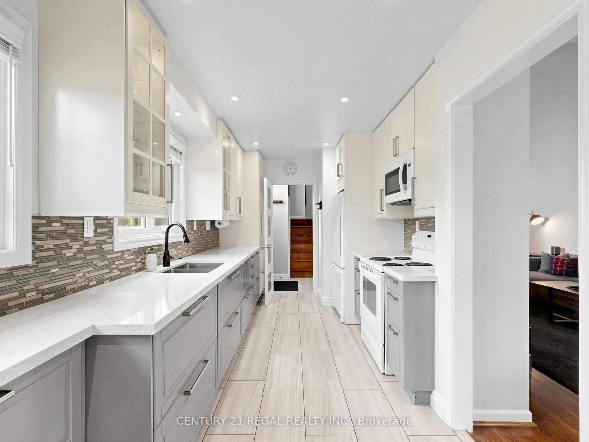 77 Billington Crescent Property Photo 8