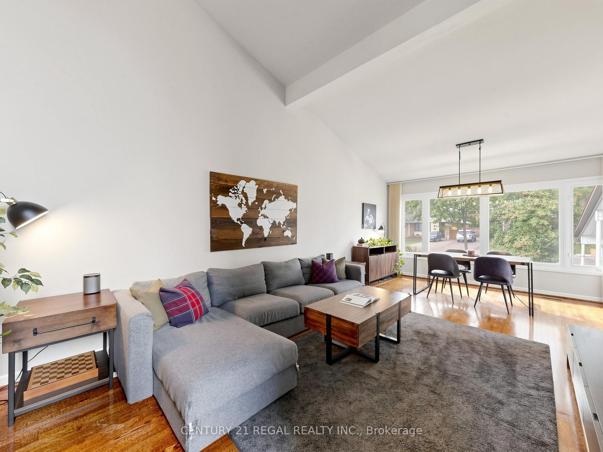 77 Billington Crescent Property Photo 12