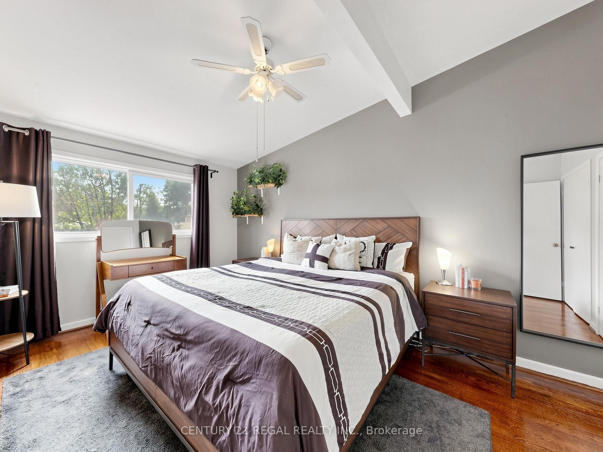 77 Billington Crescent Property Photo 21