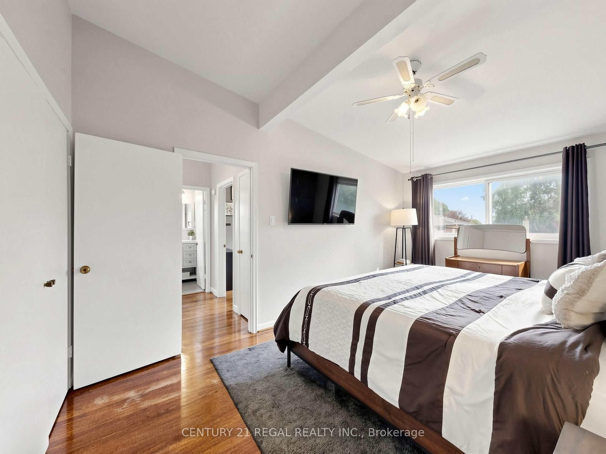 77 Billington Crescent Property Photo 23
