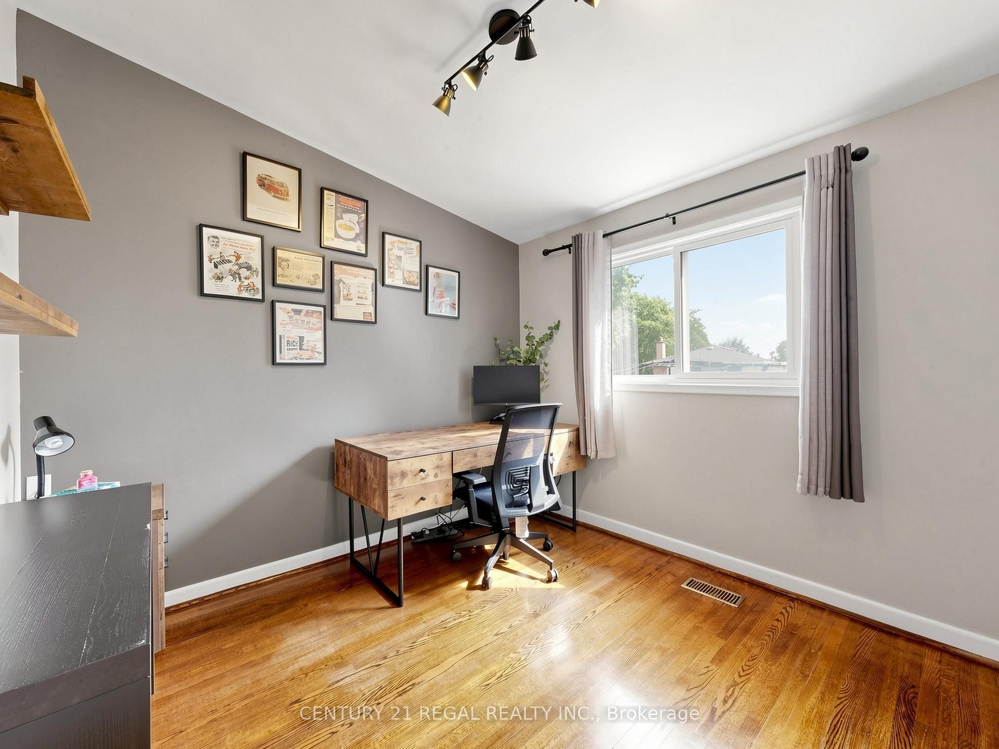 77 Billington Crescent Property Photo 25