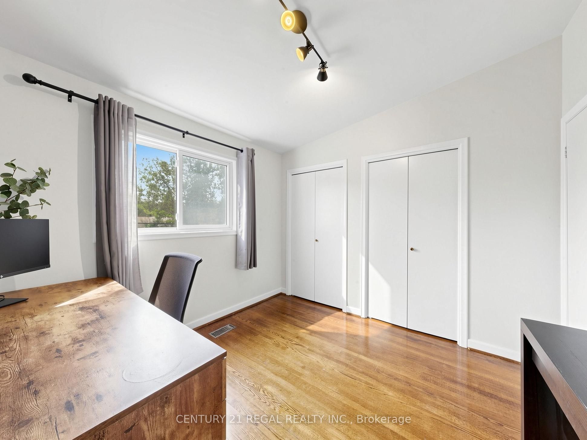 77 Billington Crescent Property Photo 29