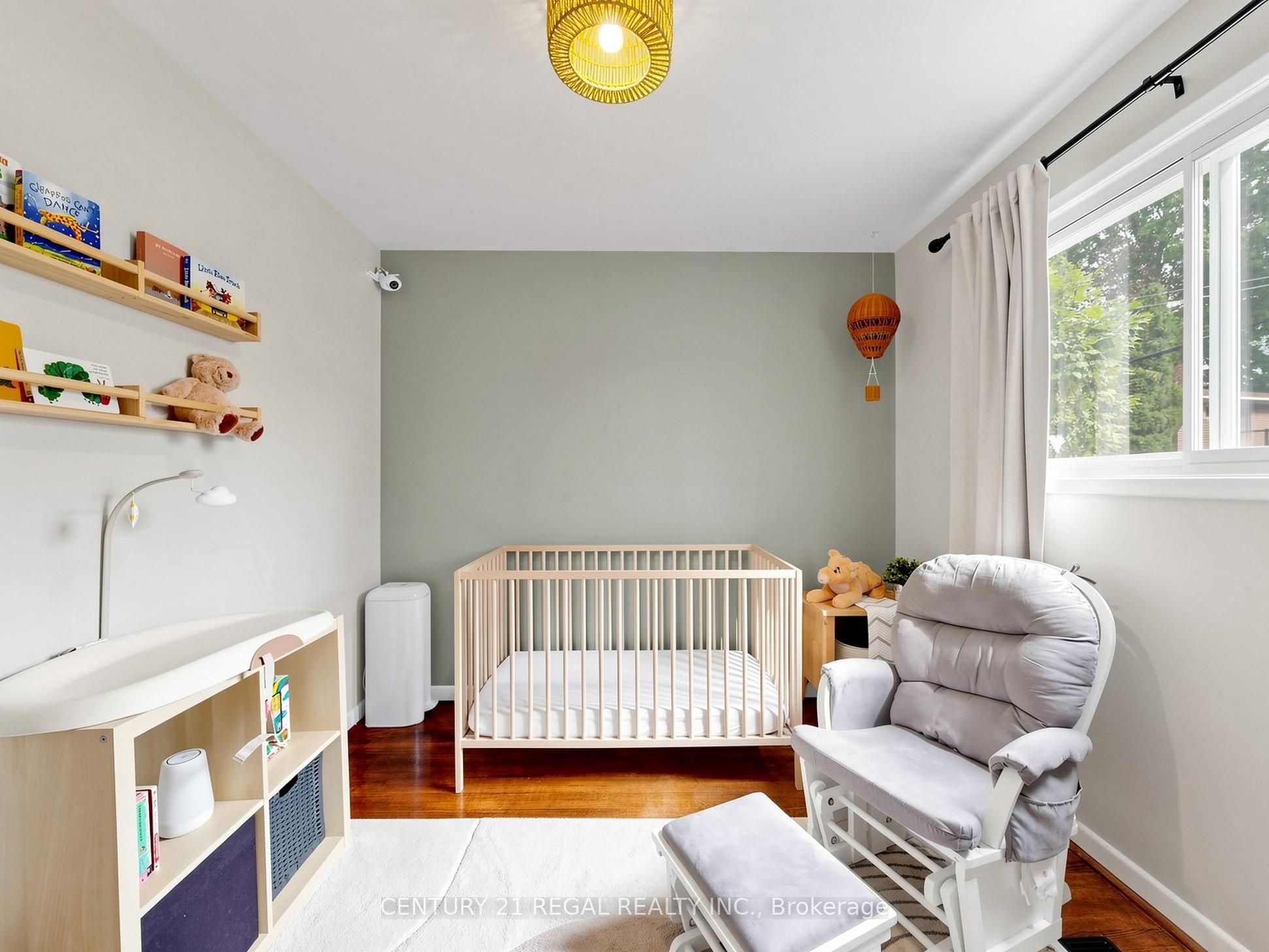 77 Billington Crescent Property Photo 32
