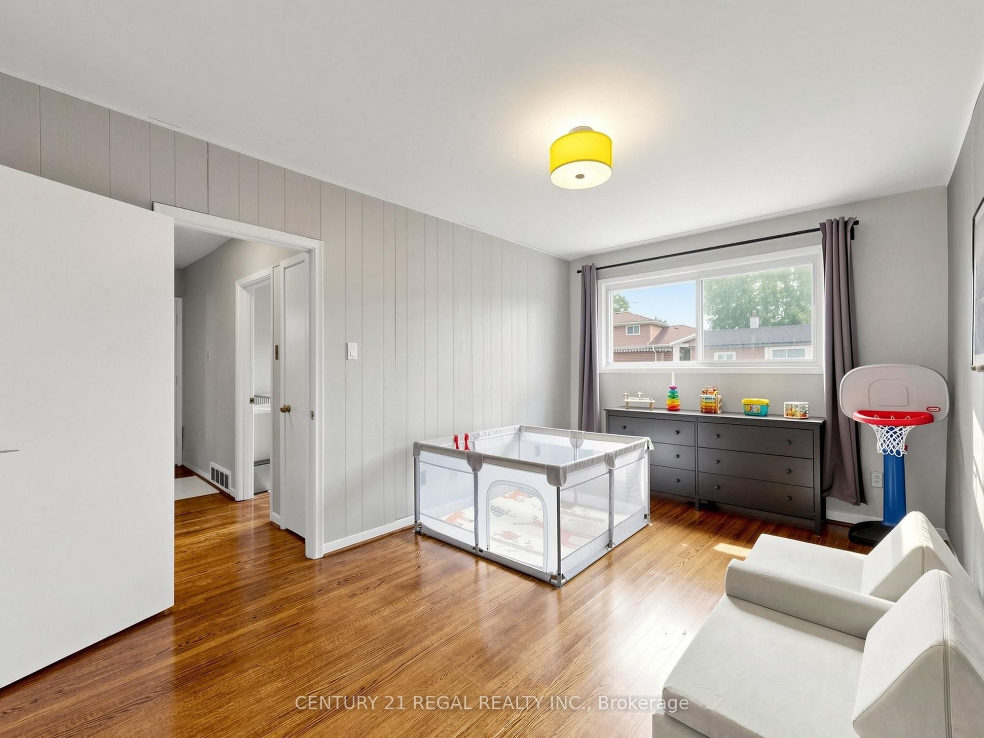 77 Billington Crescent Property Photo 38