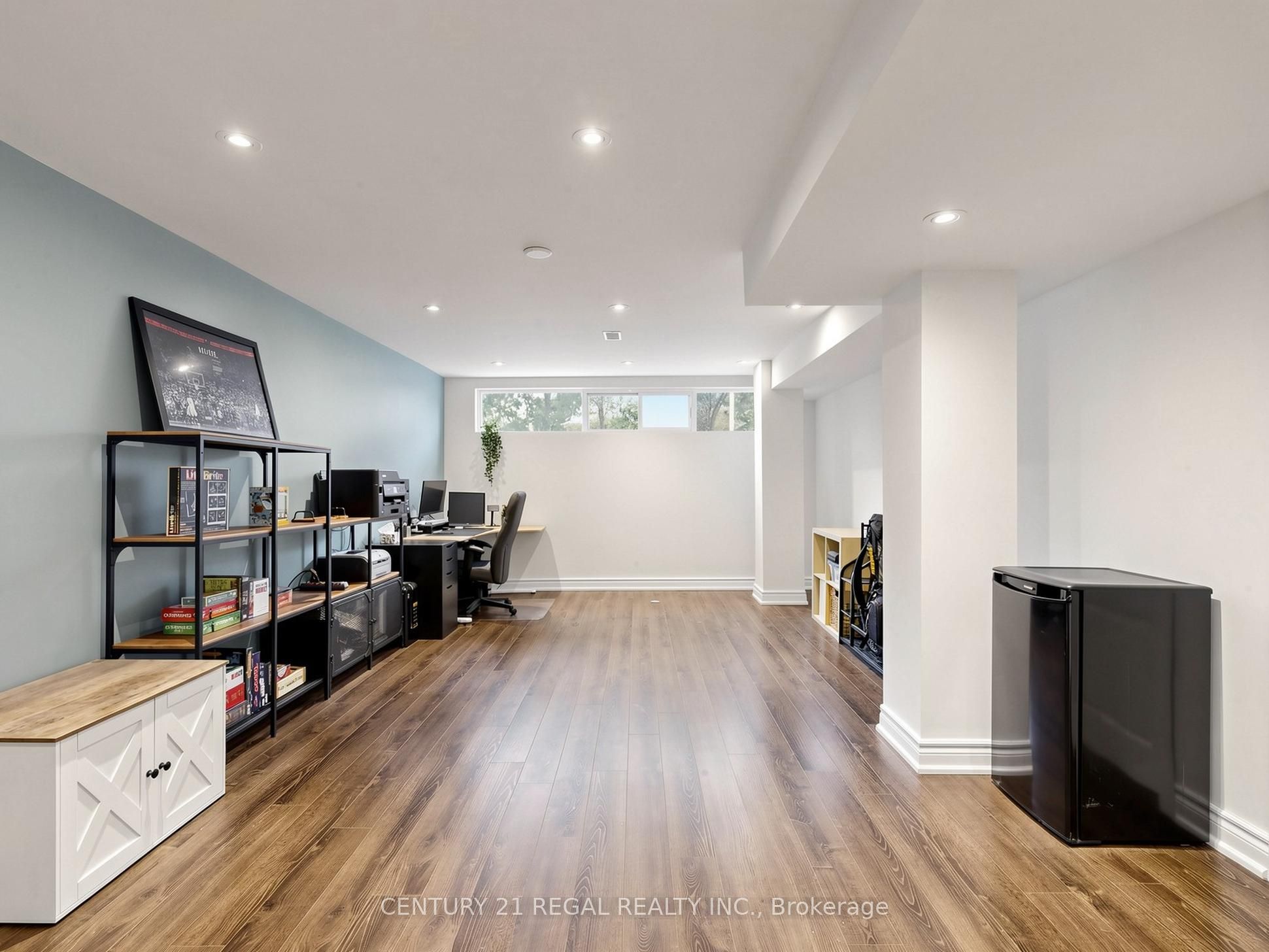 77 Billington Crescent Property Photo 41