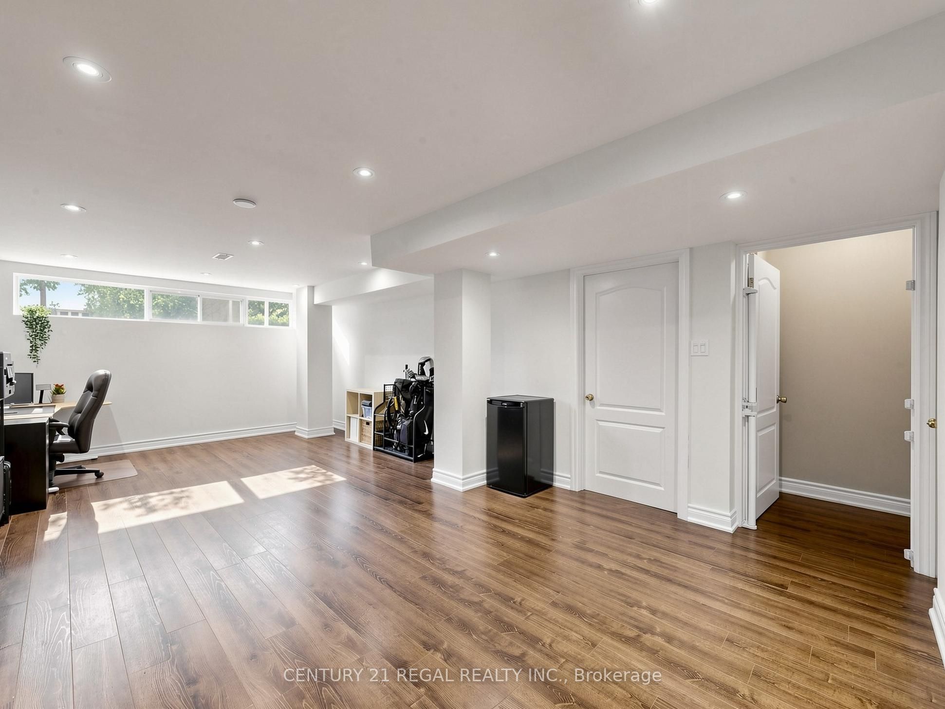 77 Billington Crescent Property Photo 42