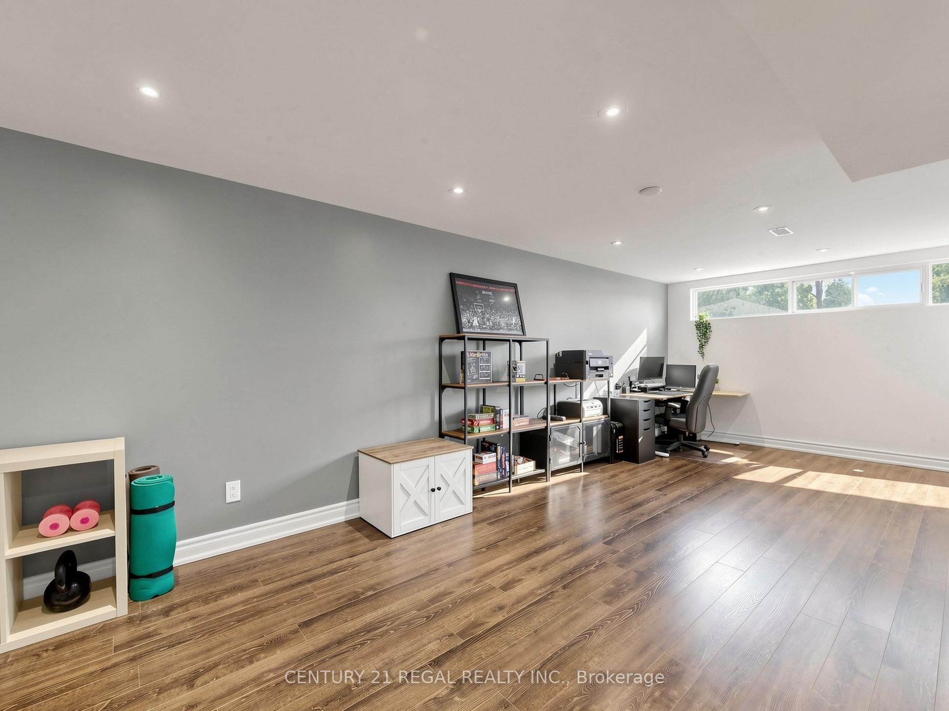 77 Billington Crescent Property Photo 43