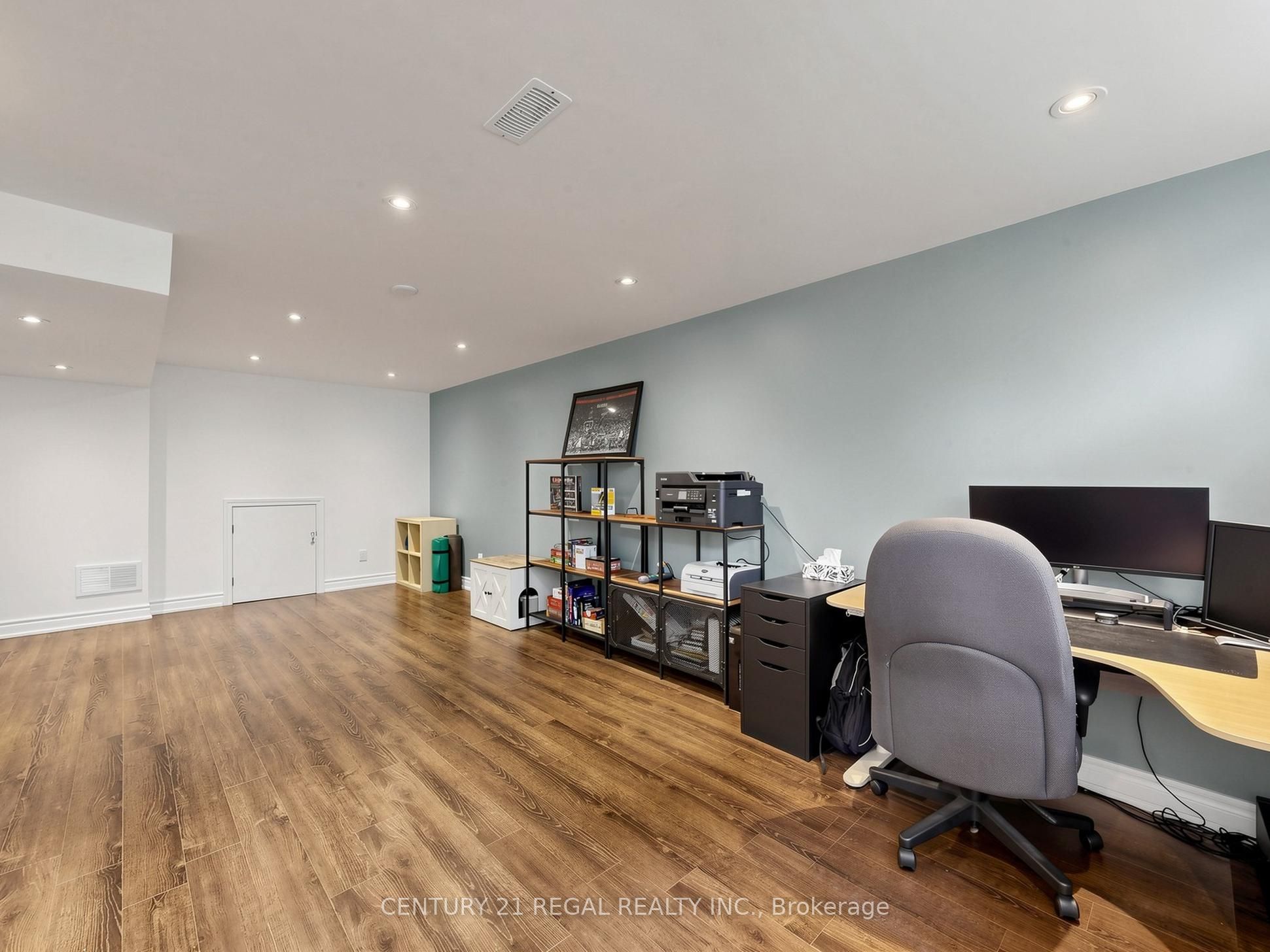 77 Billington Crescent Property Photo 45