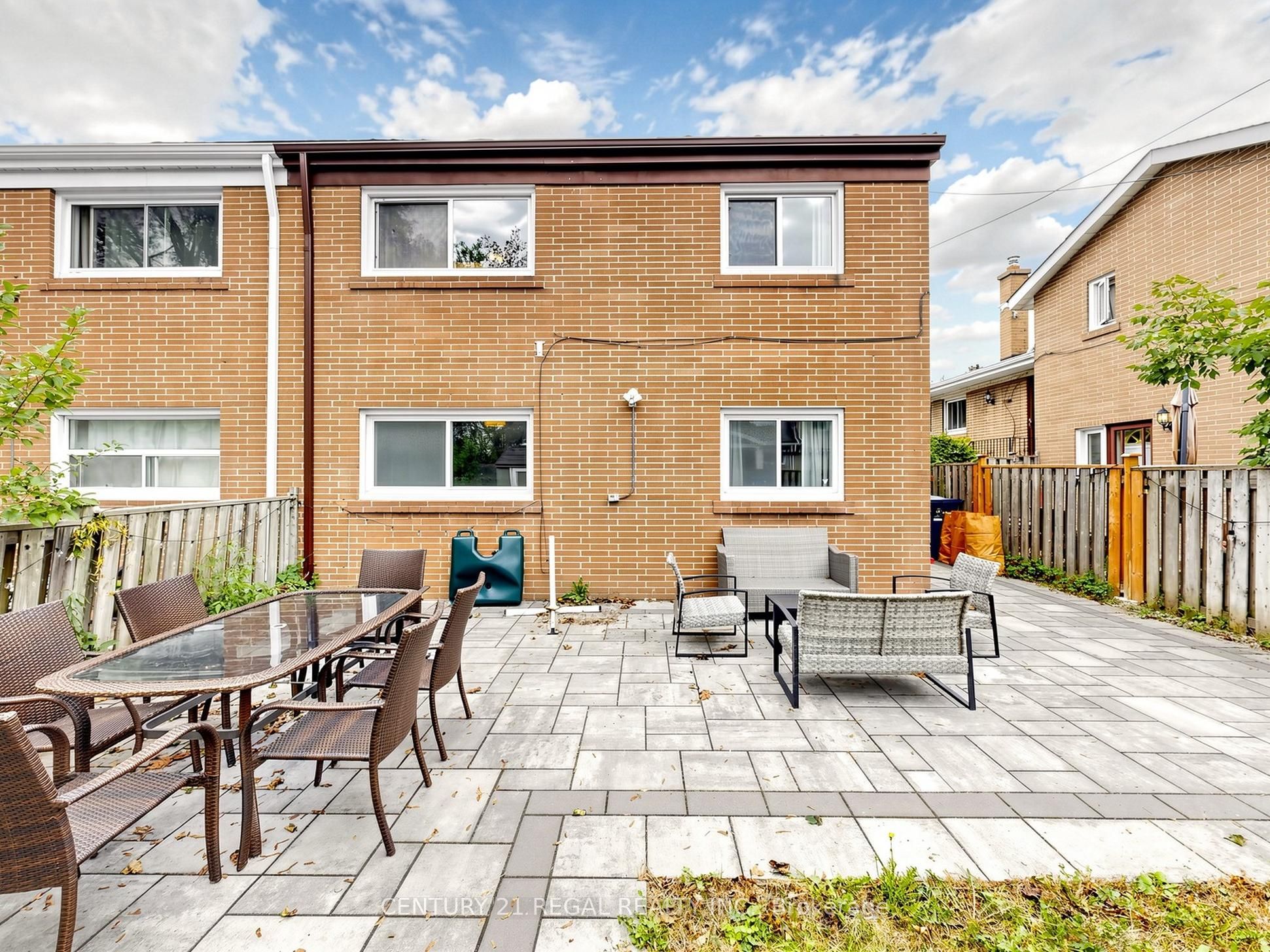77 Billington Crescent Property Photo 47