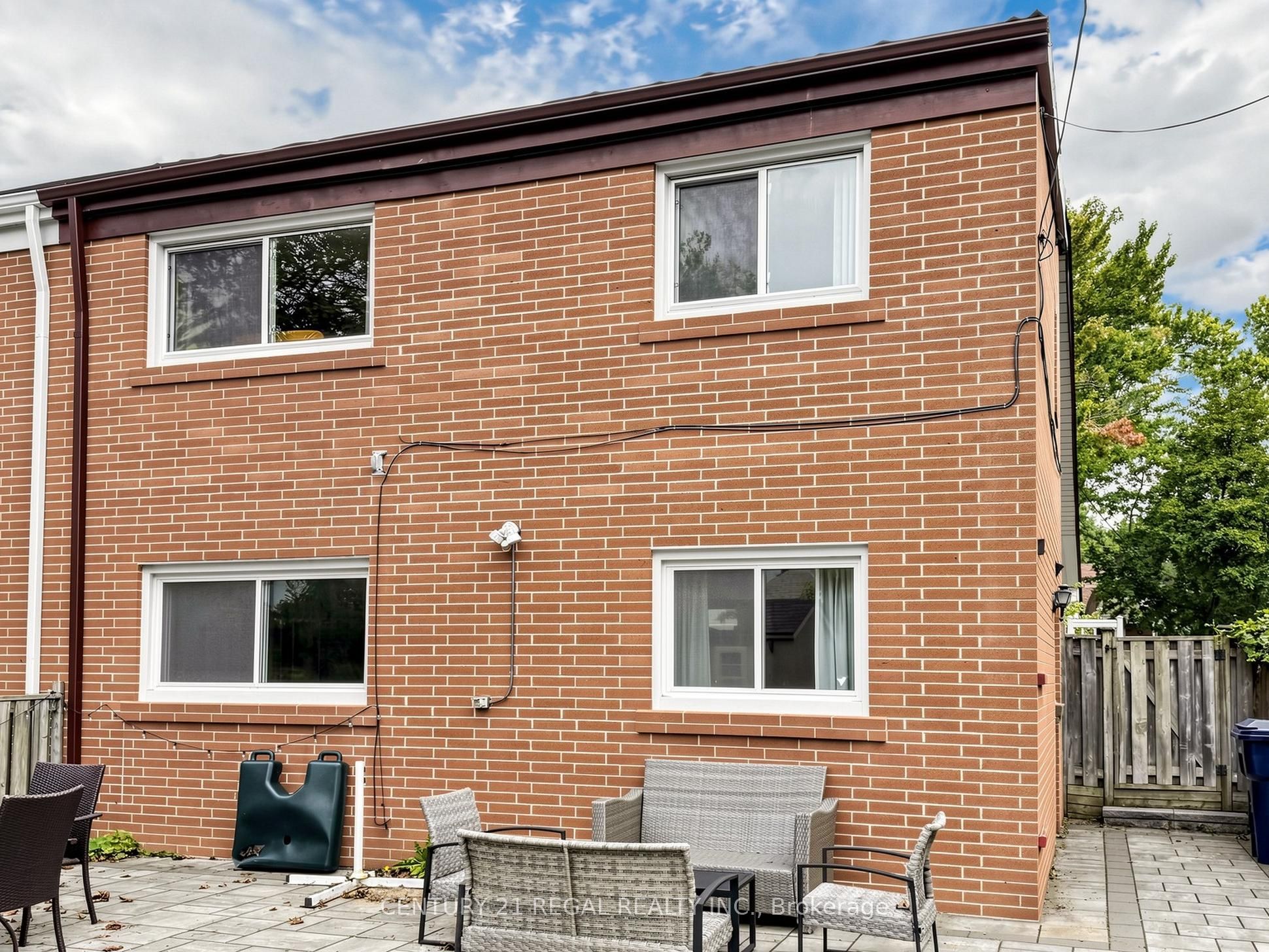 77 Billington Crescent Property Photo 48
