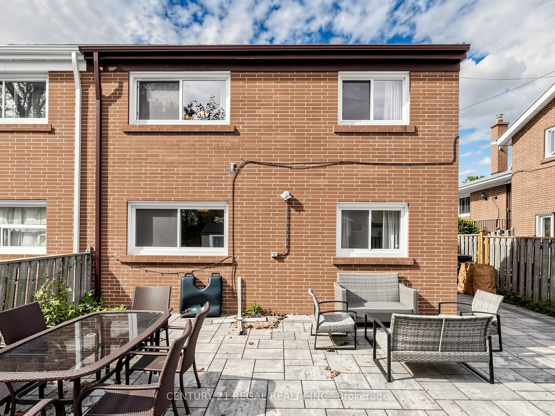 77 Billington Crescent Property Photo 49